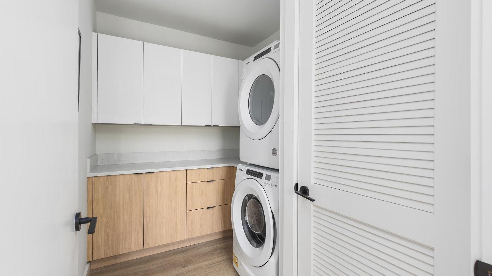 Apartment Luxury In The Gulch With Patio Pool Walk To Broadway