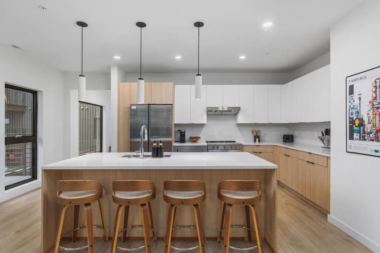 Luxury In The Gulch With Patio Pool Walk To Broadway *