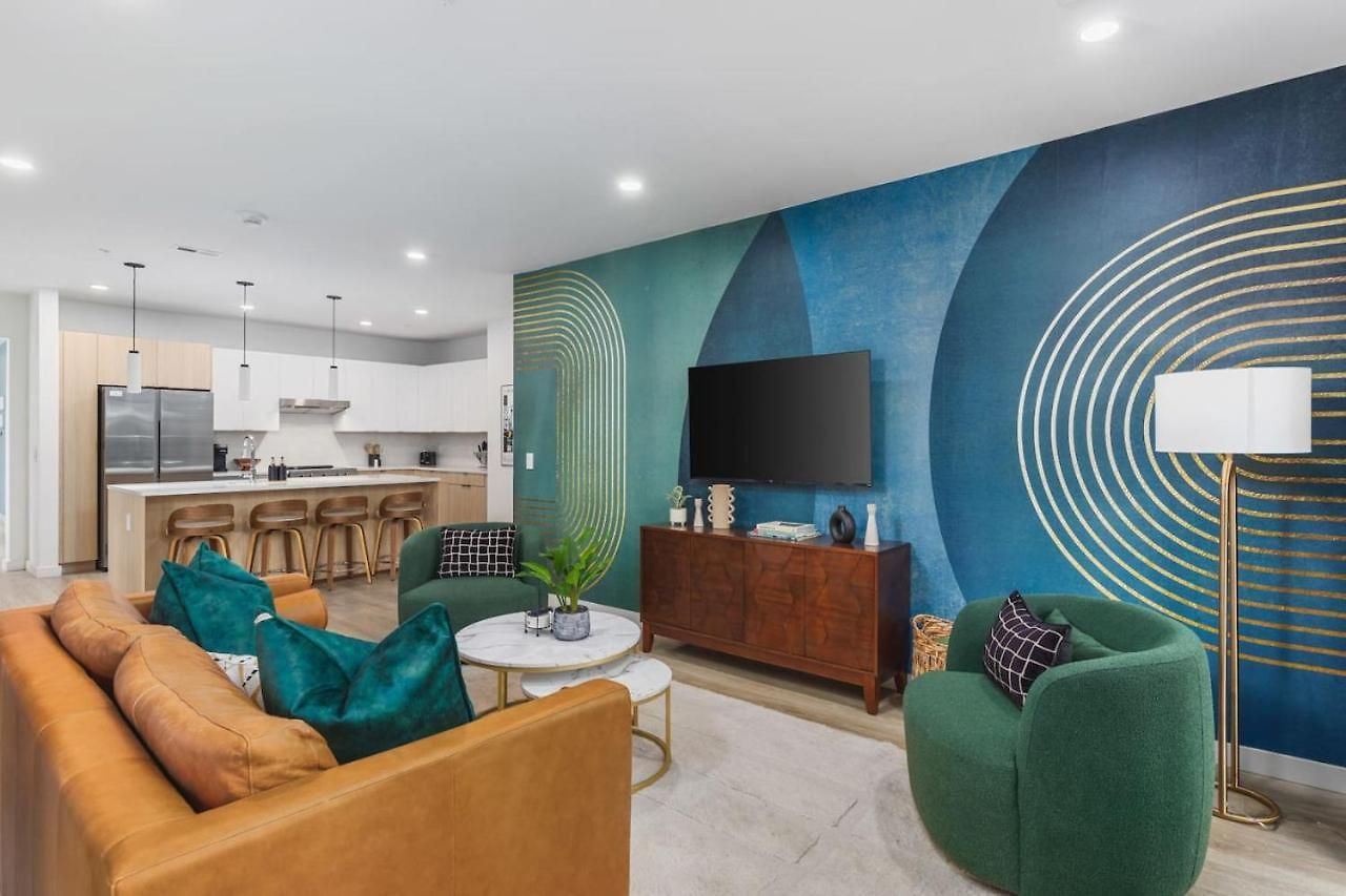 Apartment Luxury In The Gulch With Patio Pool Walk To Broadway