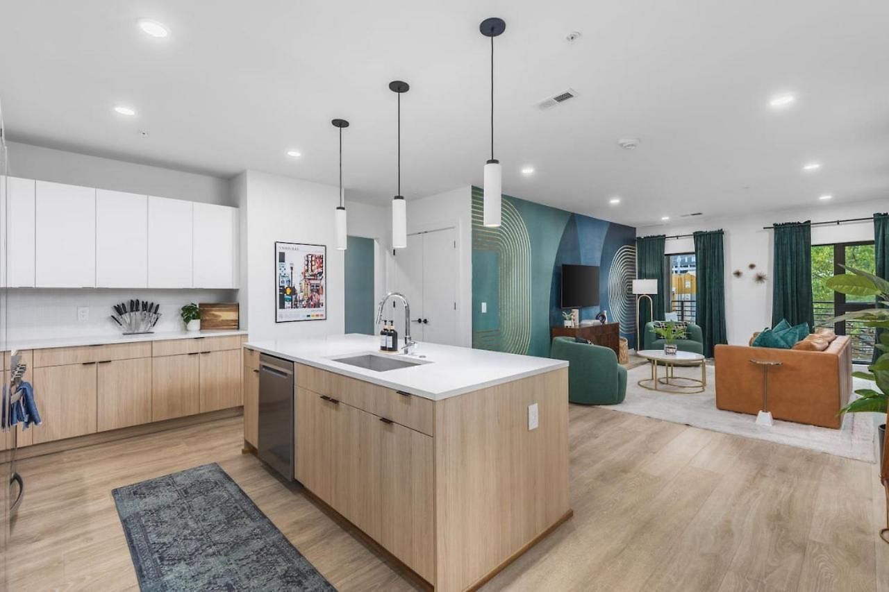 Apartment Luxury In The Gulch With Patio Pool Walk To Broadway Nashville