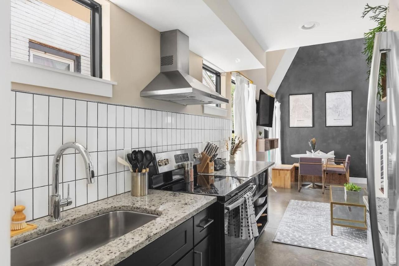 Modern With Rooftop Deck Walk To Coffee Restaurants Brewery Holiday home Nashville