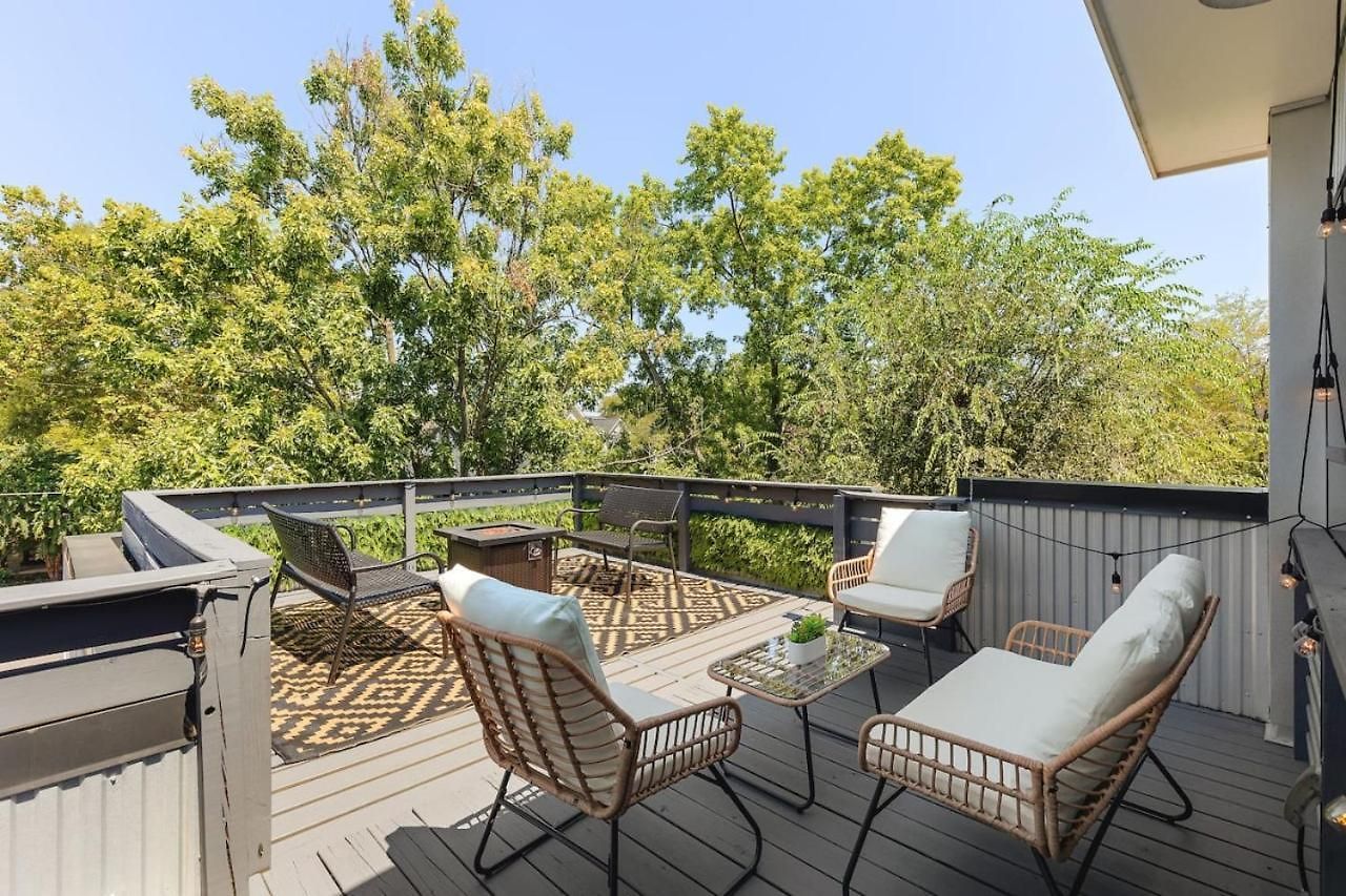 Modern With Rooftop Deck Walk To Coffee Restaurants Brewery Holiday home *
