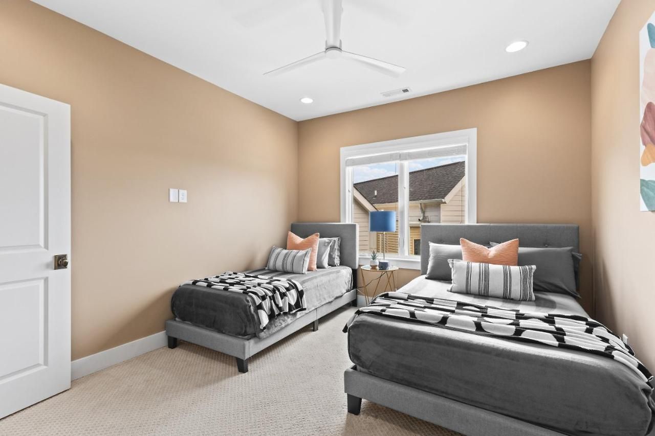 Walk To 12 South And Belmont With Garage Firepit And Patio Holiday home Nashville