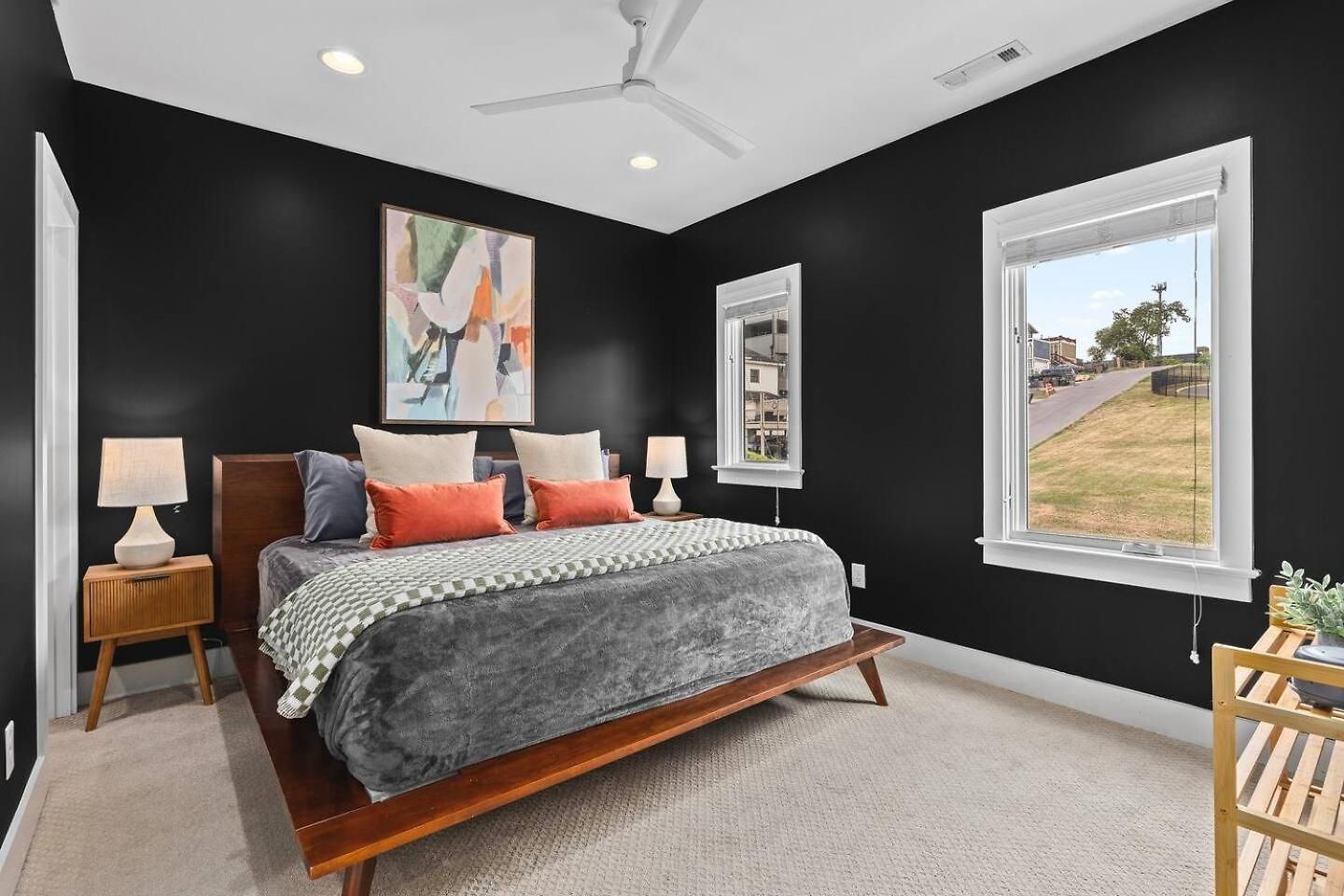 Stunning With Garage And Patio Walk To Restaurants 12 South And Belmont
