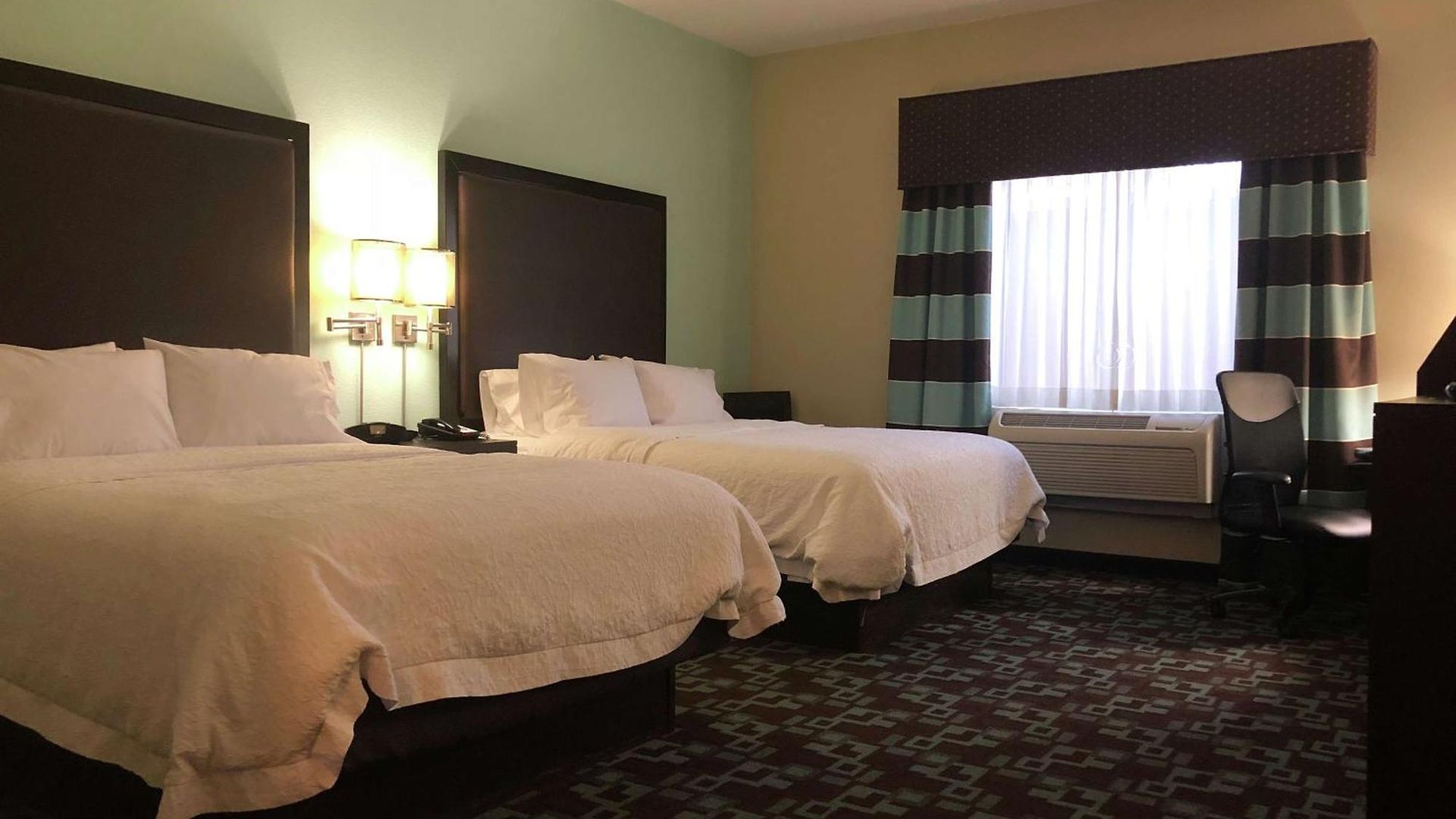 Hampton & At Opryland 3*