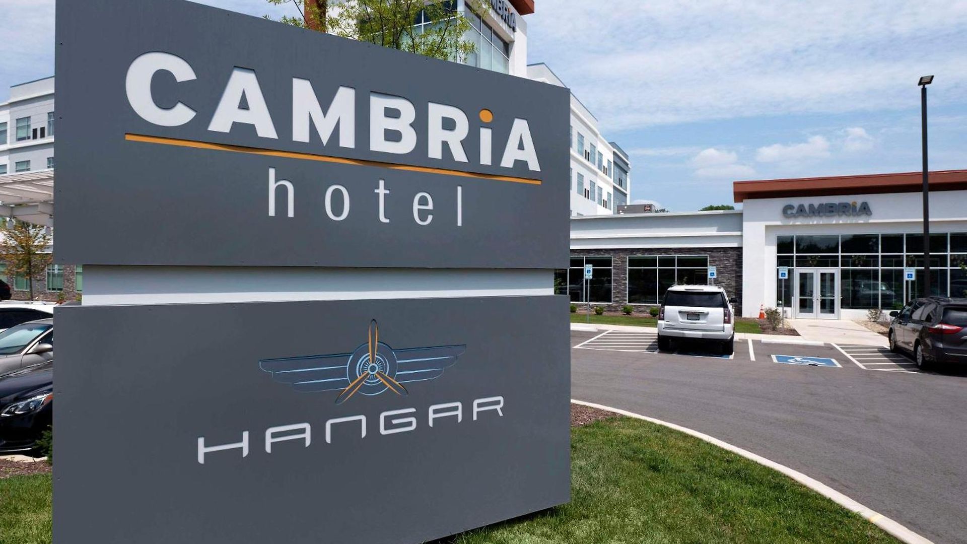 Hotel Cambria Airport
