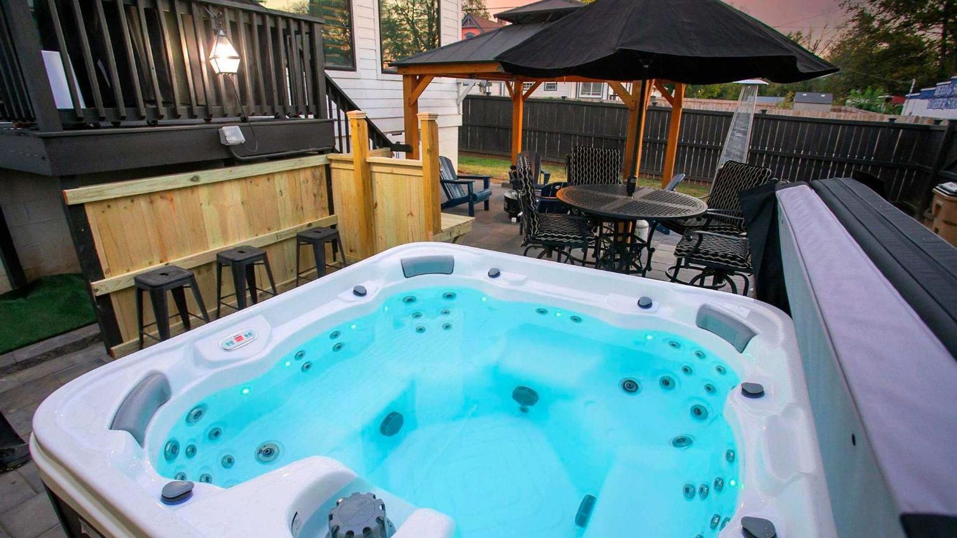 Spacious Only 2 Miles From Downtown