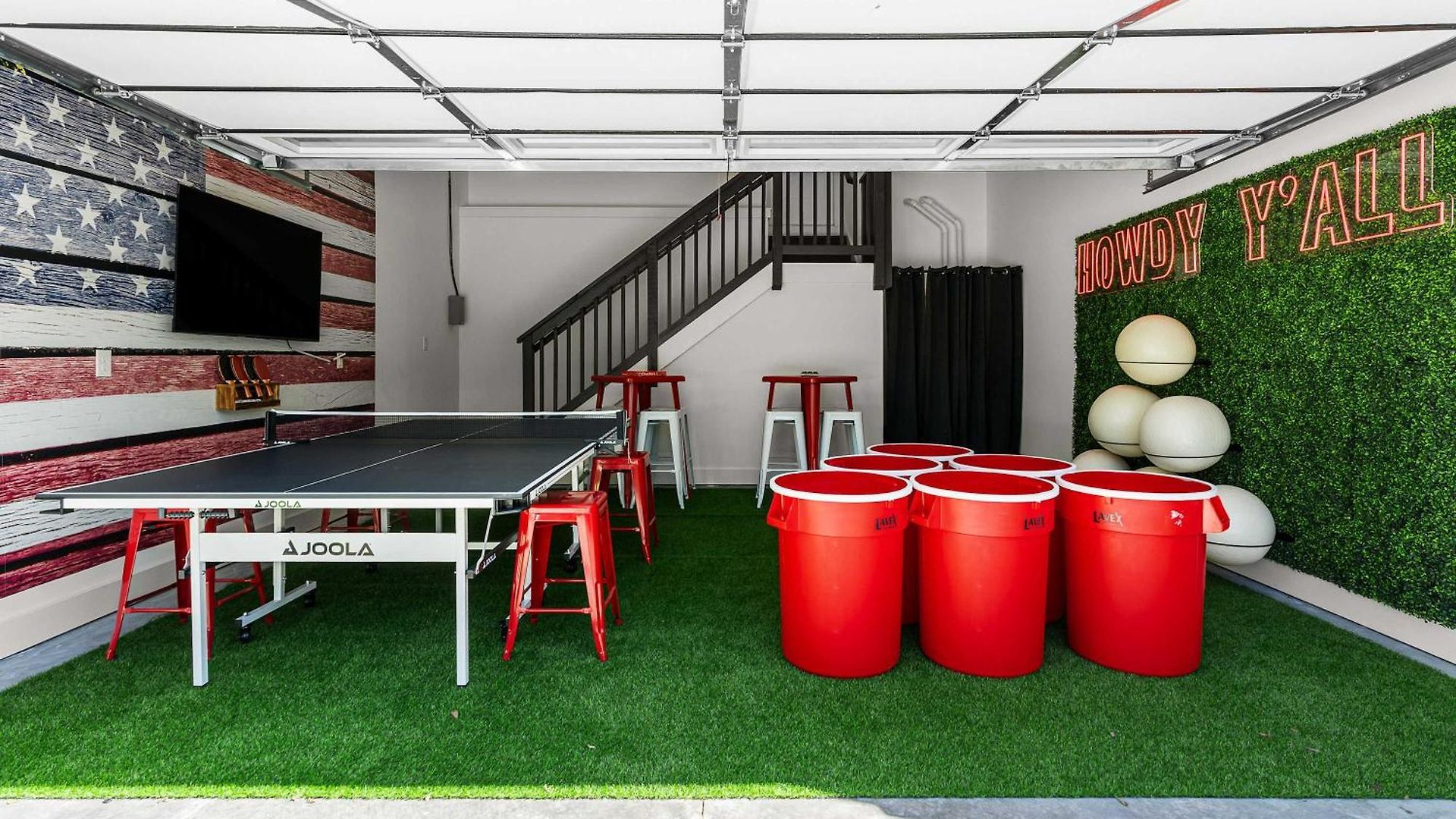The Americana Abode Rooftop Hot Tub Game Holiday home