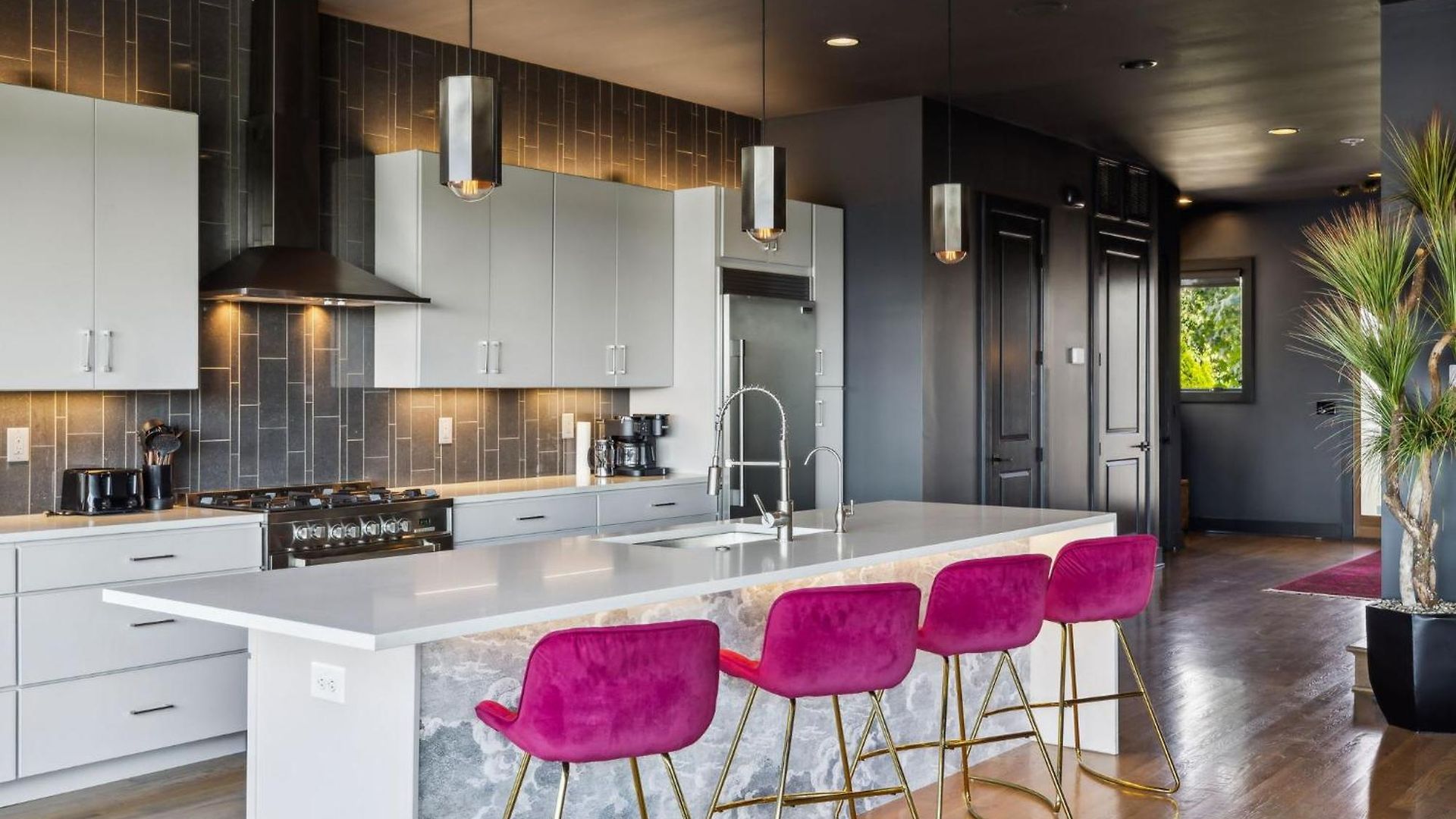 Epic Luxury Mansion W Skyline Views Holiday home