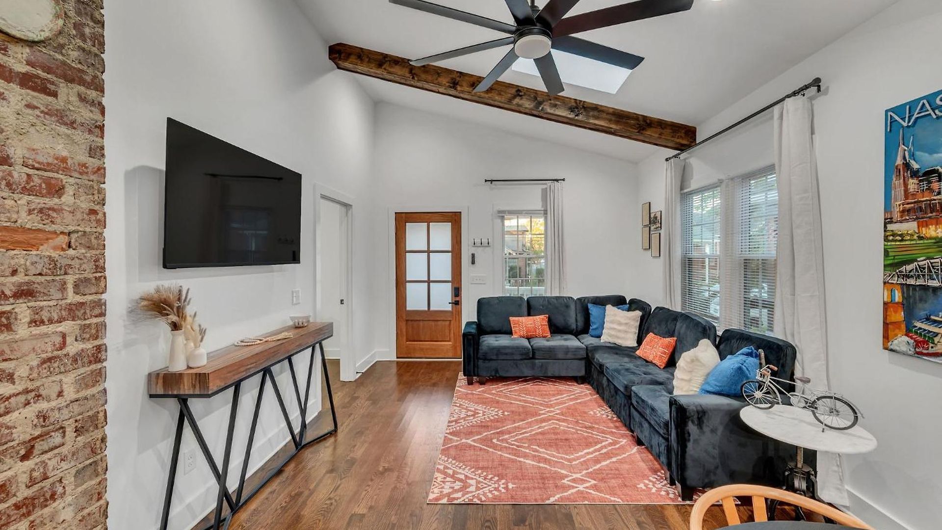 Fully Furnished With Deck Near Center Nashville
