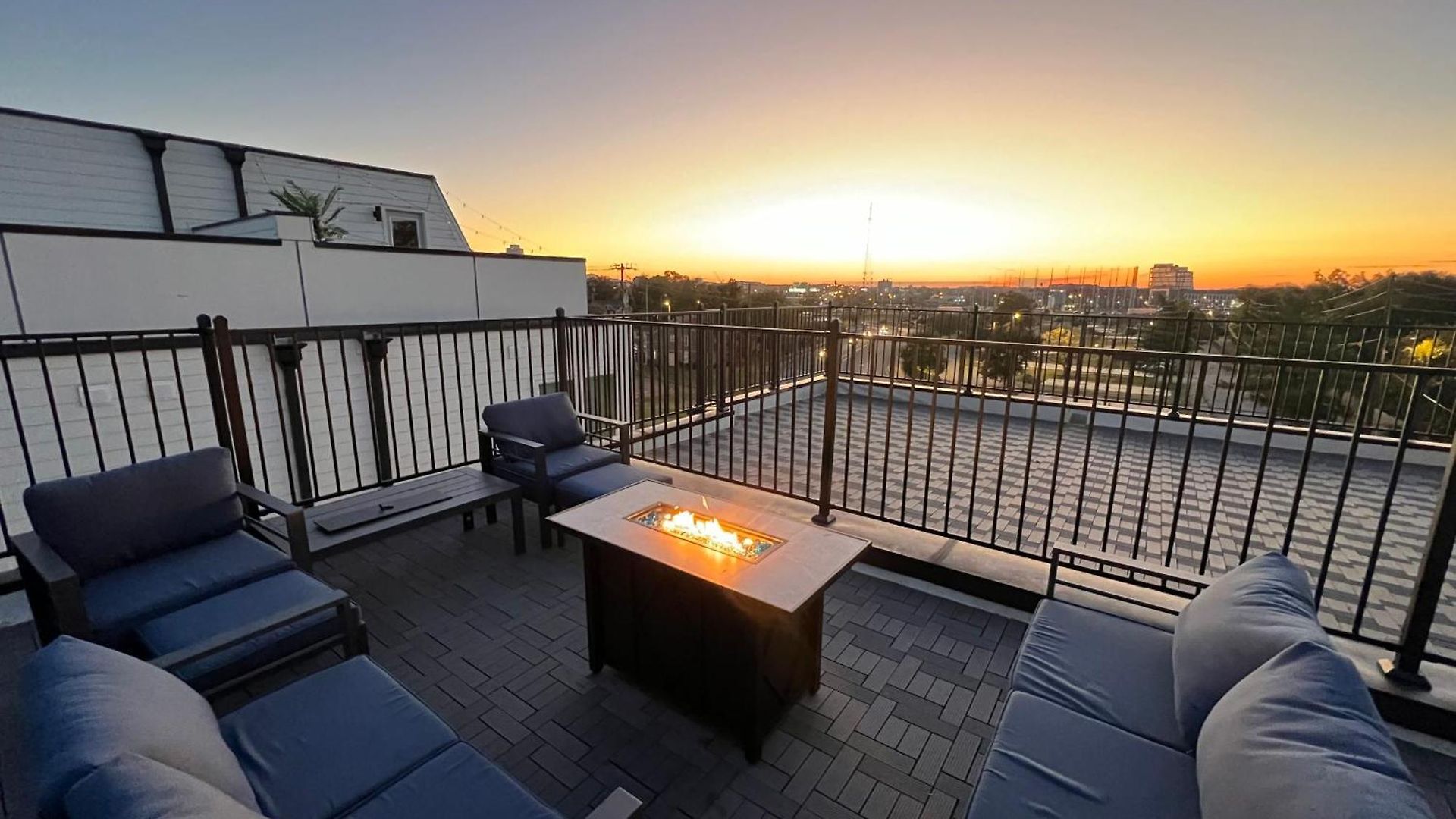 Villa New Elevations Rooftop 5 Min To Downtown Nash *
