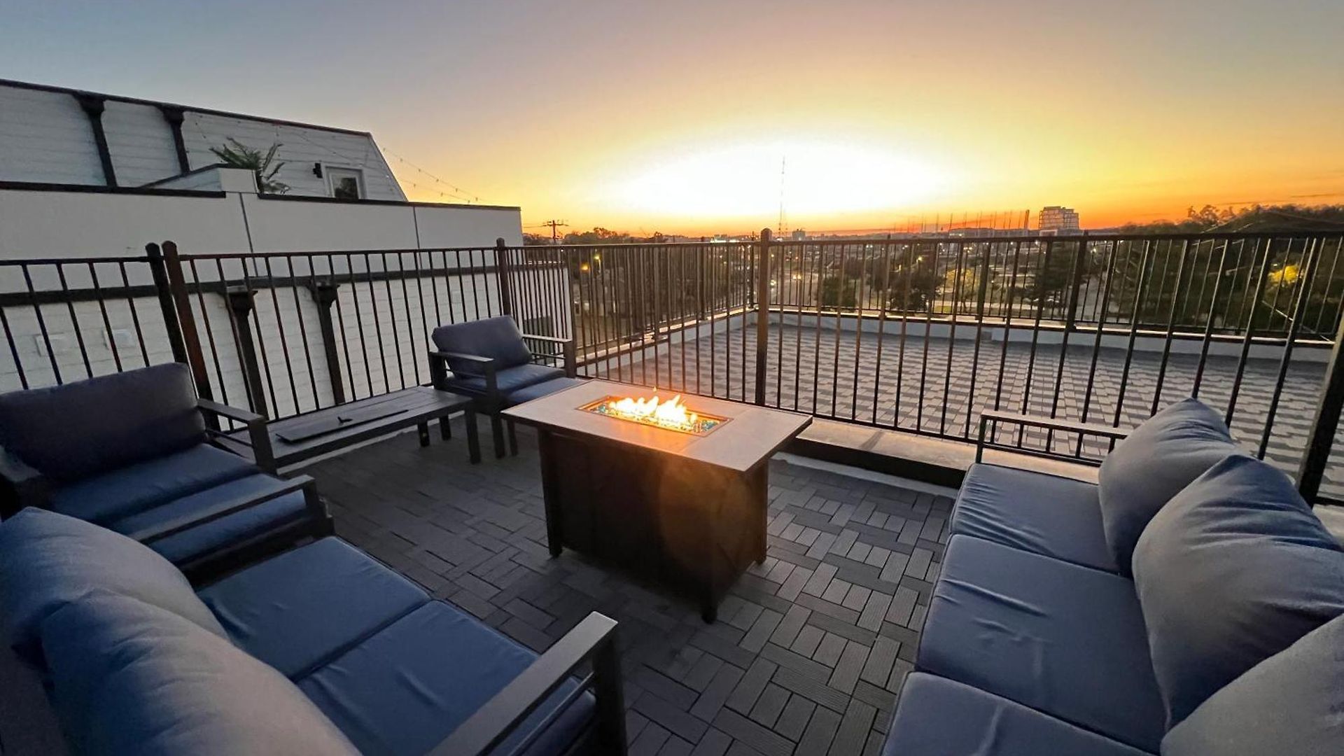 New Elevations Rooftop 5 Min To Downtown Nash Villa Nashville