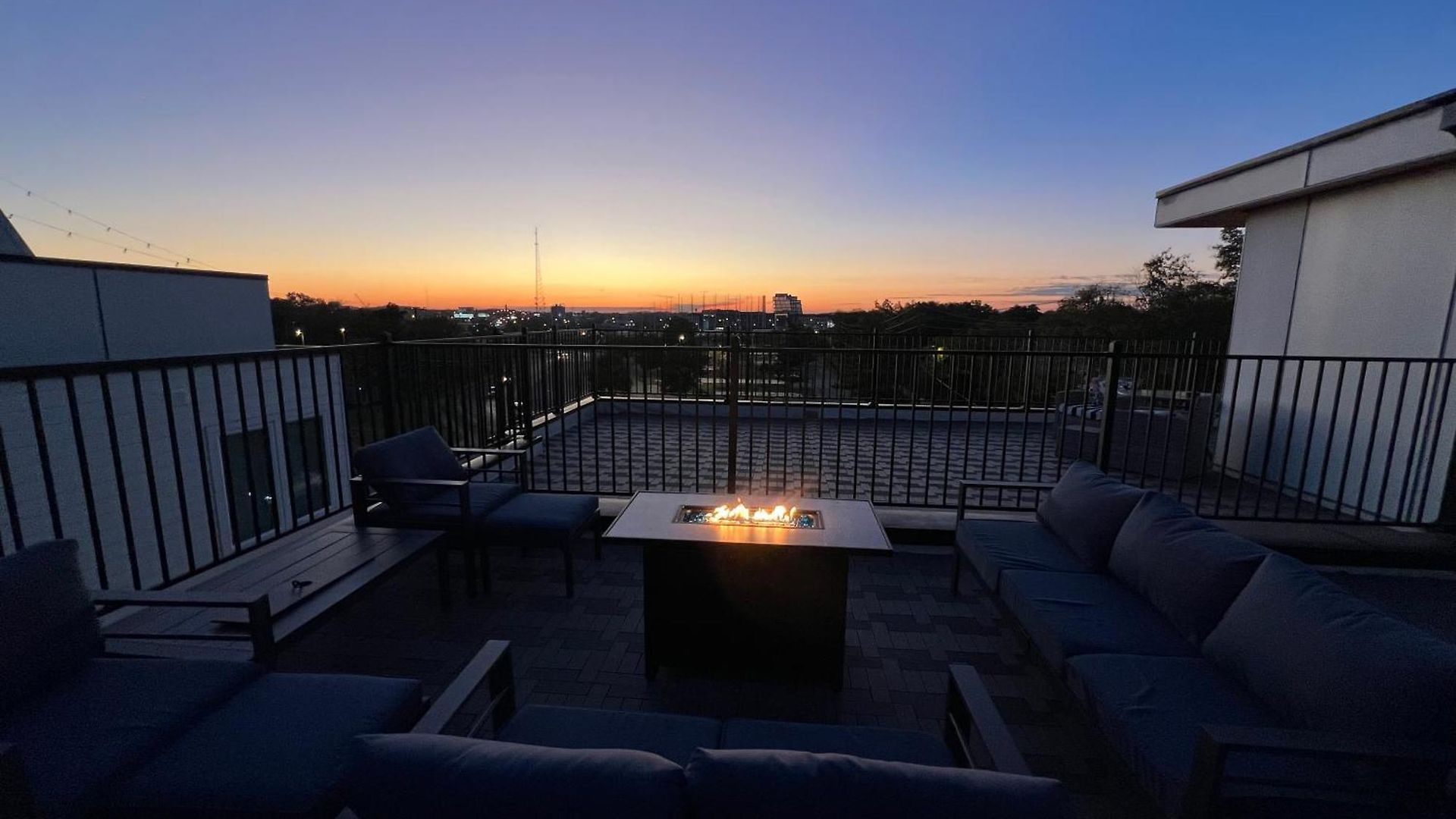 New Elevations Rooftop 5 Min To Downtown Nash *