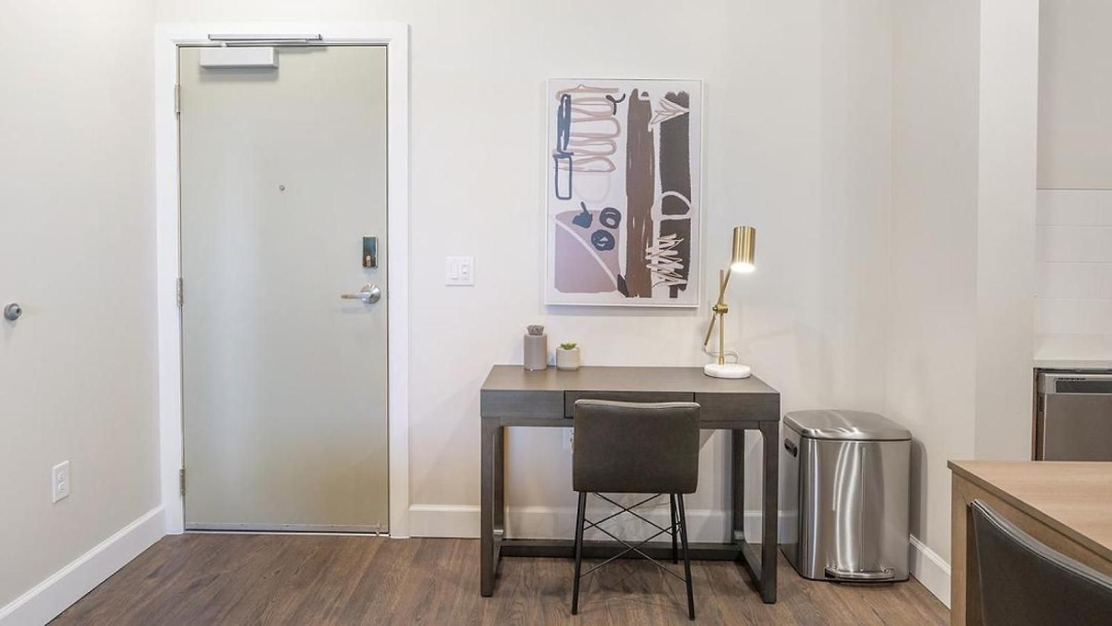 Landing Modern With Amazing Amenities Apartment