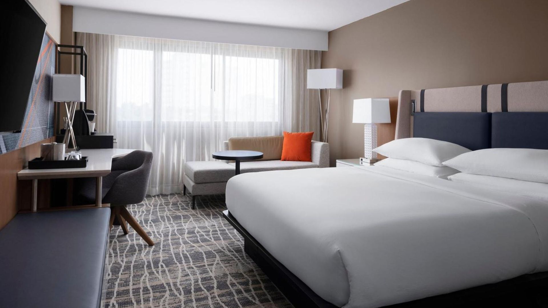 Airport Marriott Hotel 4*