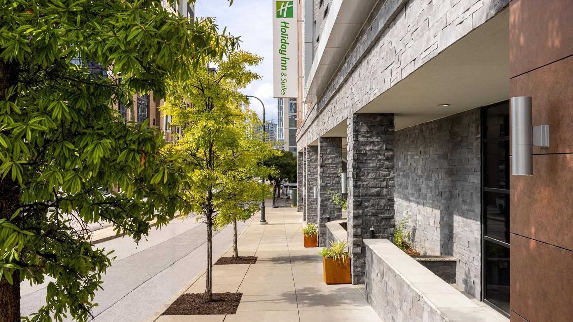 & Downtown - Broadway By Ihg Hotel Nashville