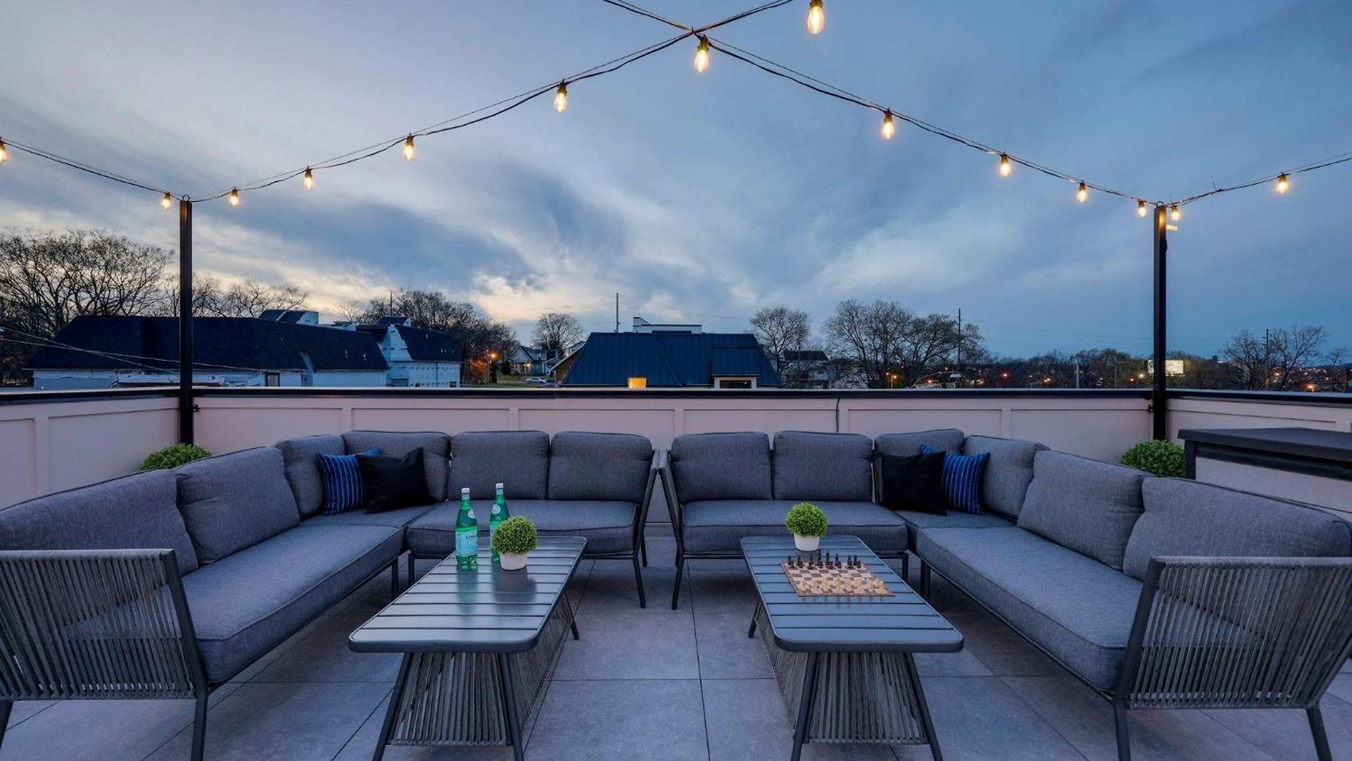 Holiday home Stylish 4 Bed, Skyline Views From Rooftop, Garage , Gourmet Kitchen, Cozy Living Space, Dedicated Parking, Near Distilleries, Marathon Village & Nightlife, Chic Skyline Views, Great For Groups, 24 Hour Hospitality