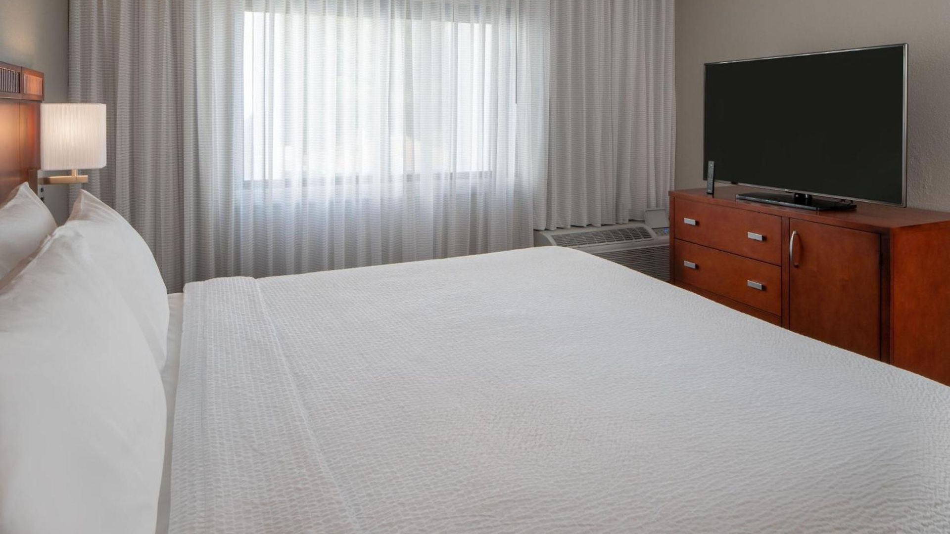 Courtyard By Marriott Airport Nashville