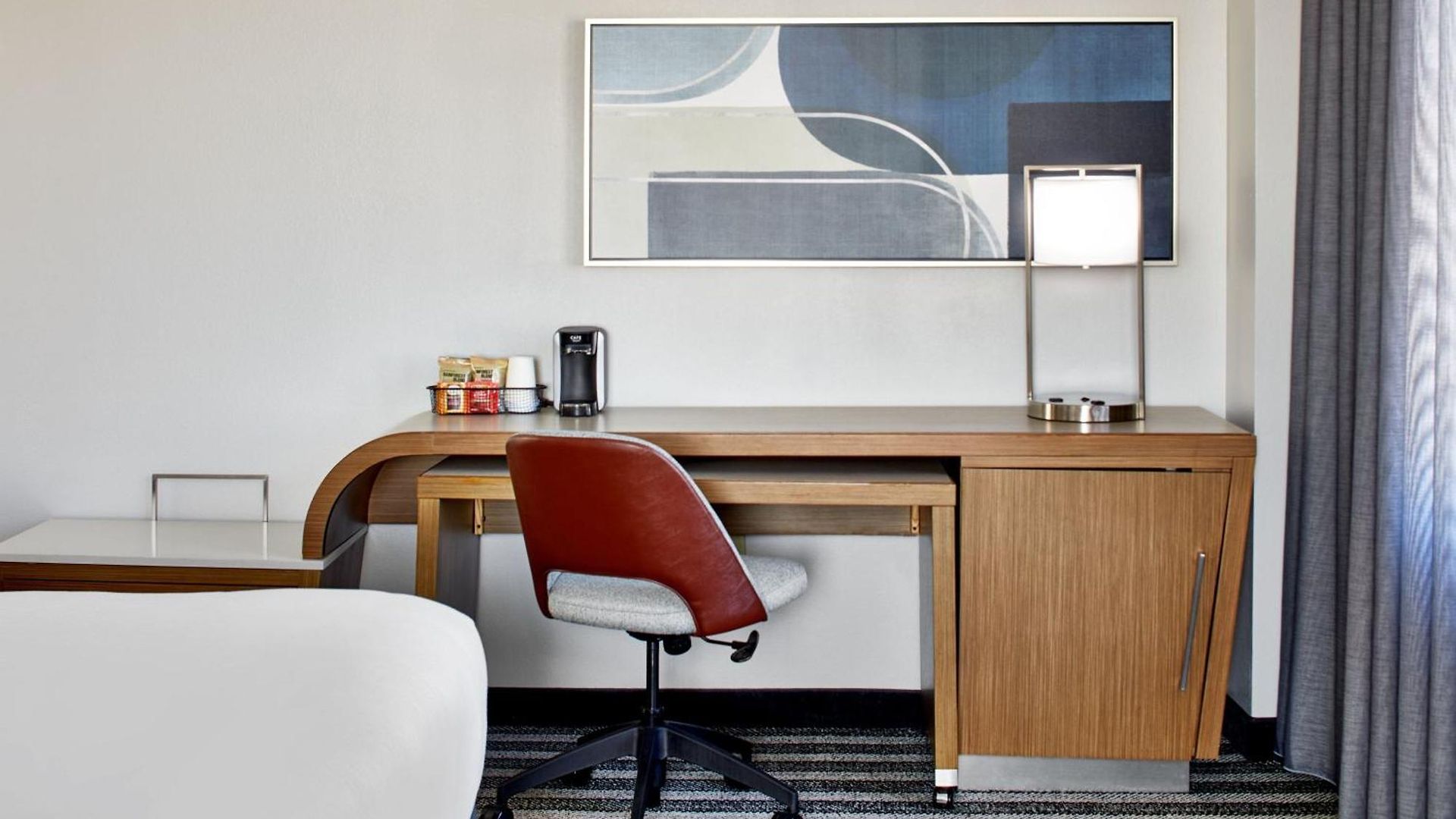 Courtyard By Marriott Downtown Hotel