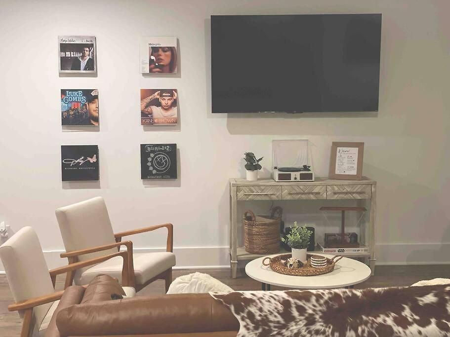 Holiday home Spacious W Rooftop Deck And Mural! 10 Min 2 Dt