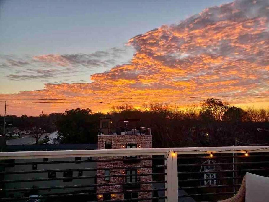 Spacious W Rooftop Deck And Mural! 10 Min 2 Dt Holiday home