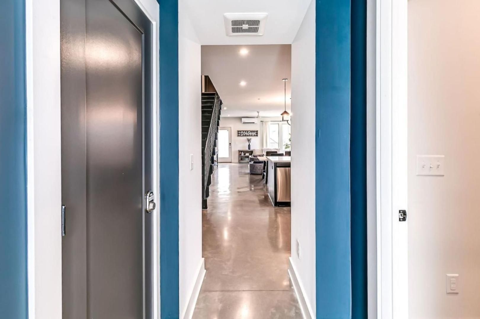First Down, Last Call Sleeps 22, 1 Mi To Nissan! Nashville