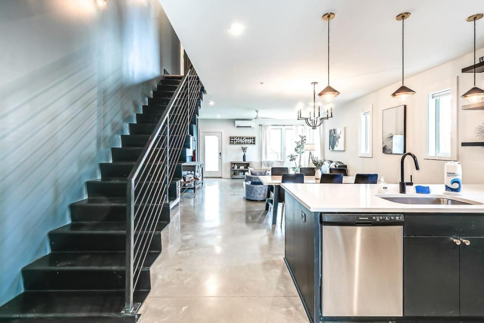 First Down, Last Call Sleeps 22, 1 Mi To Nissan! Nashville