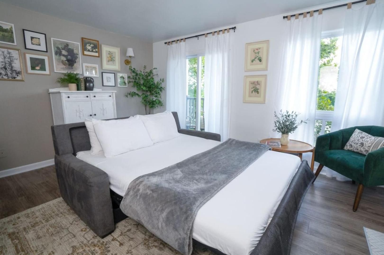 Riverfront Oasis Pool King Bed Walk To Broadway