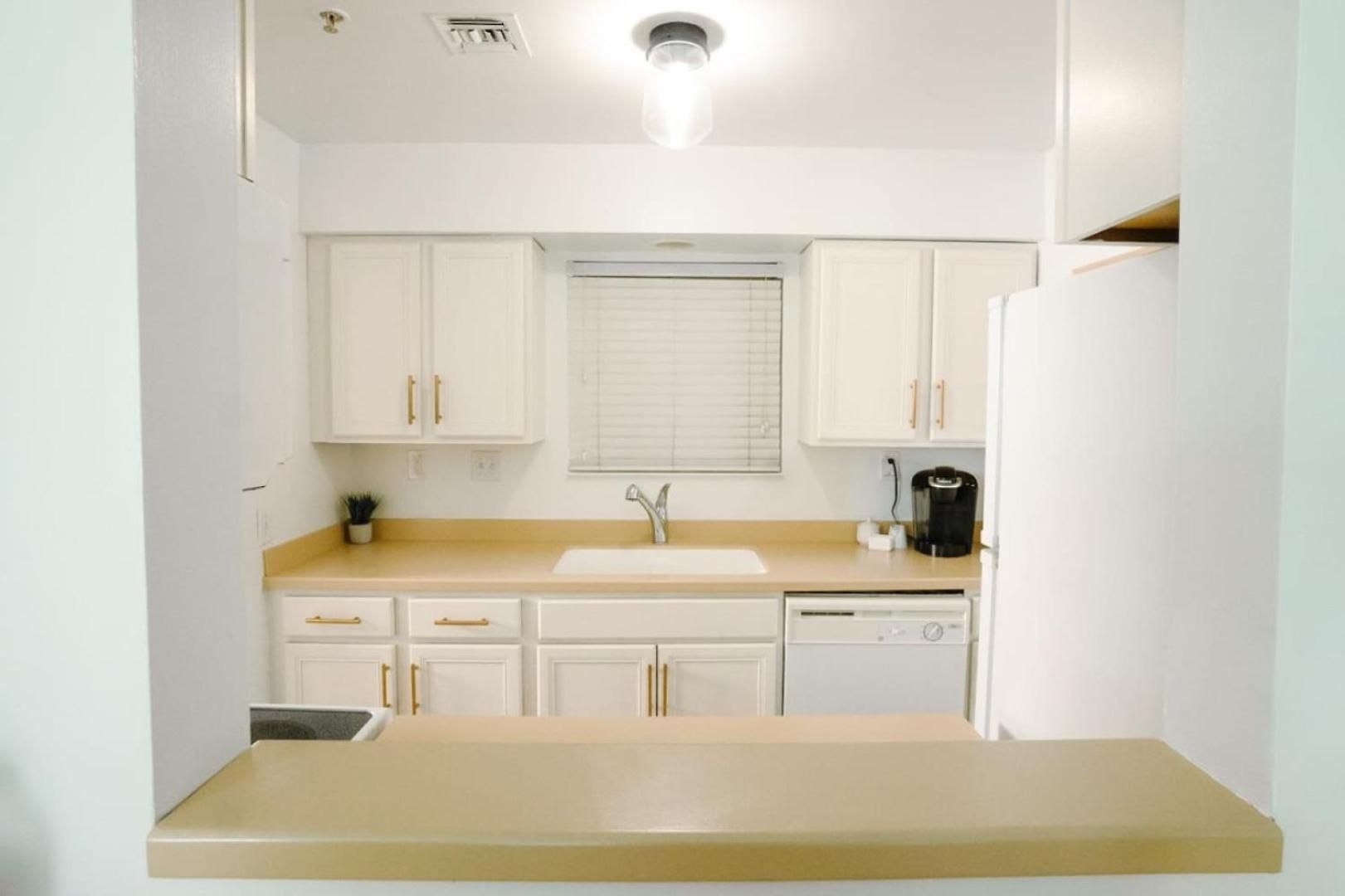 Riverfront Oasis Pool King Bed Walk To Broadway Holiday home Nashville