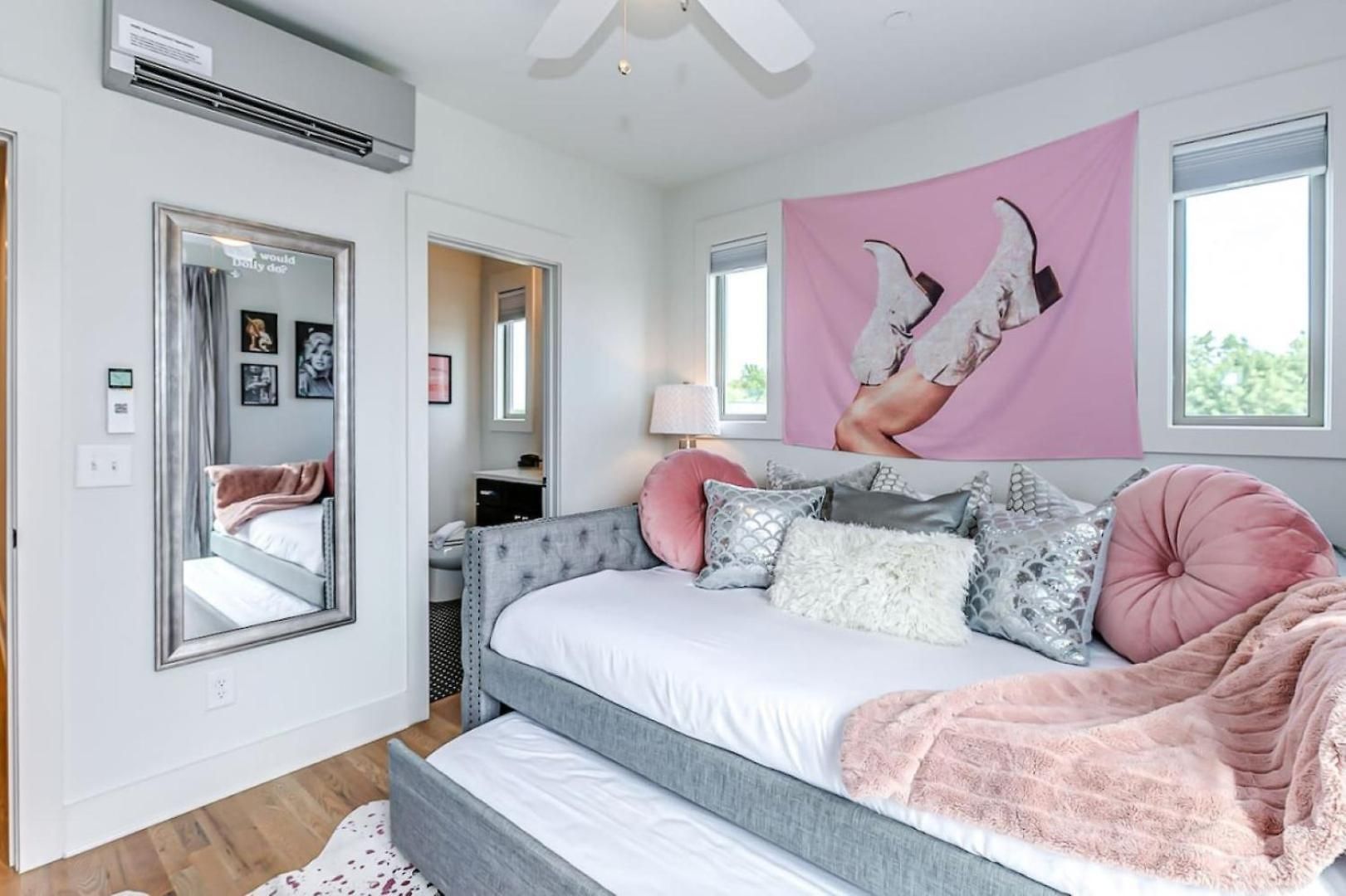 First Down, Last Call Sleeps 22, 1 Mi To Nissan! Holiday home Nashville