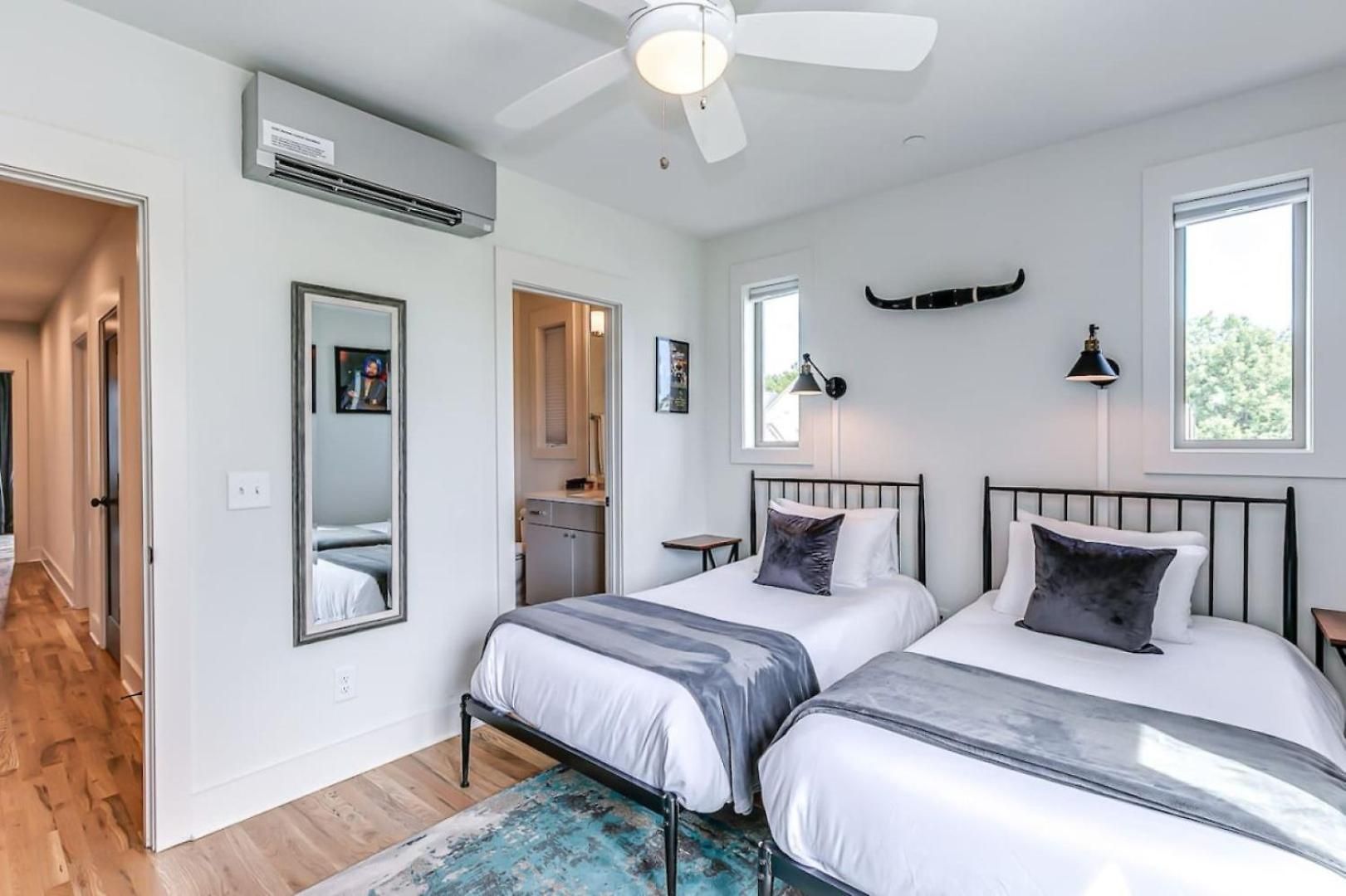 First Down, Last Call Sleeps 22, 1 Mi To Nissan! Nashville