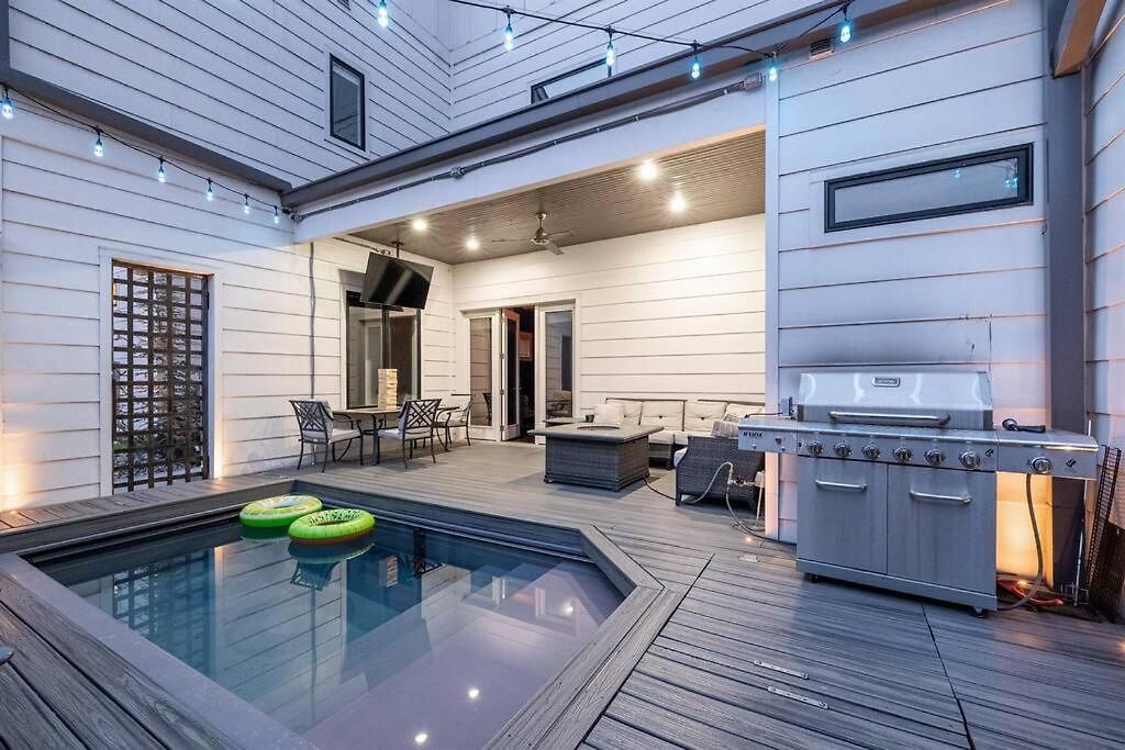 Luxury House - Heated Pool - In The Gulch - Walk Anywhere *