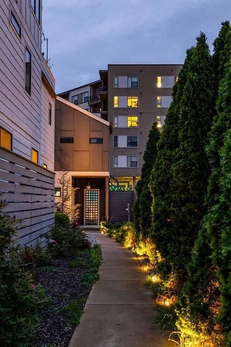 Luxury House - Heated Pool - In The Gulch - Walk Anywhere Holiday home Nashville