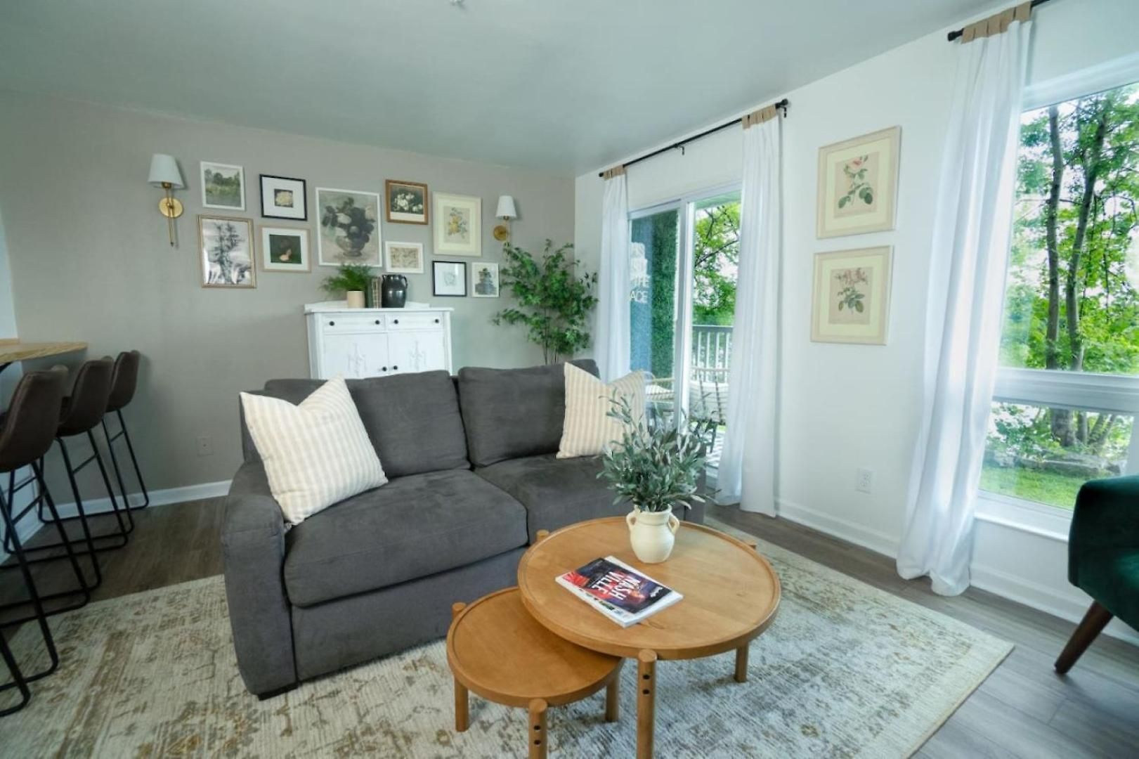 Riverfront Oasis Pool King Bed Walk To Broadway Holiday home *