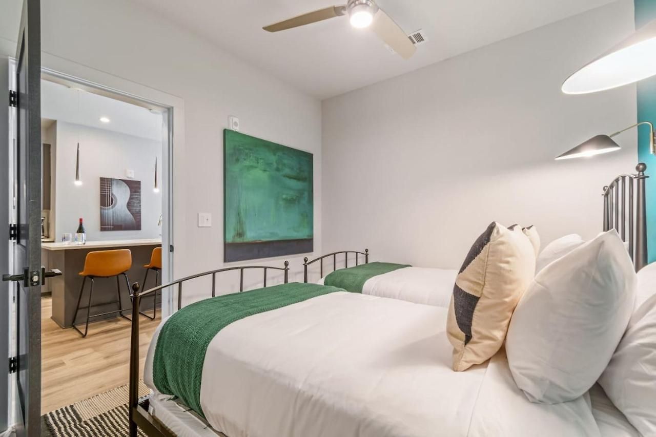 Walk To Nightlife, Vanderbilt, Minutes To Broadway Holiday home *