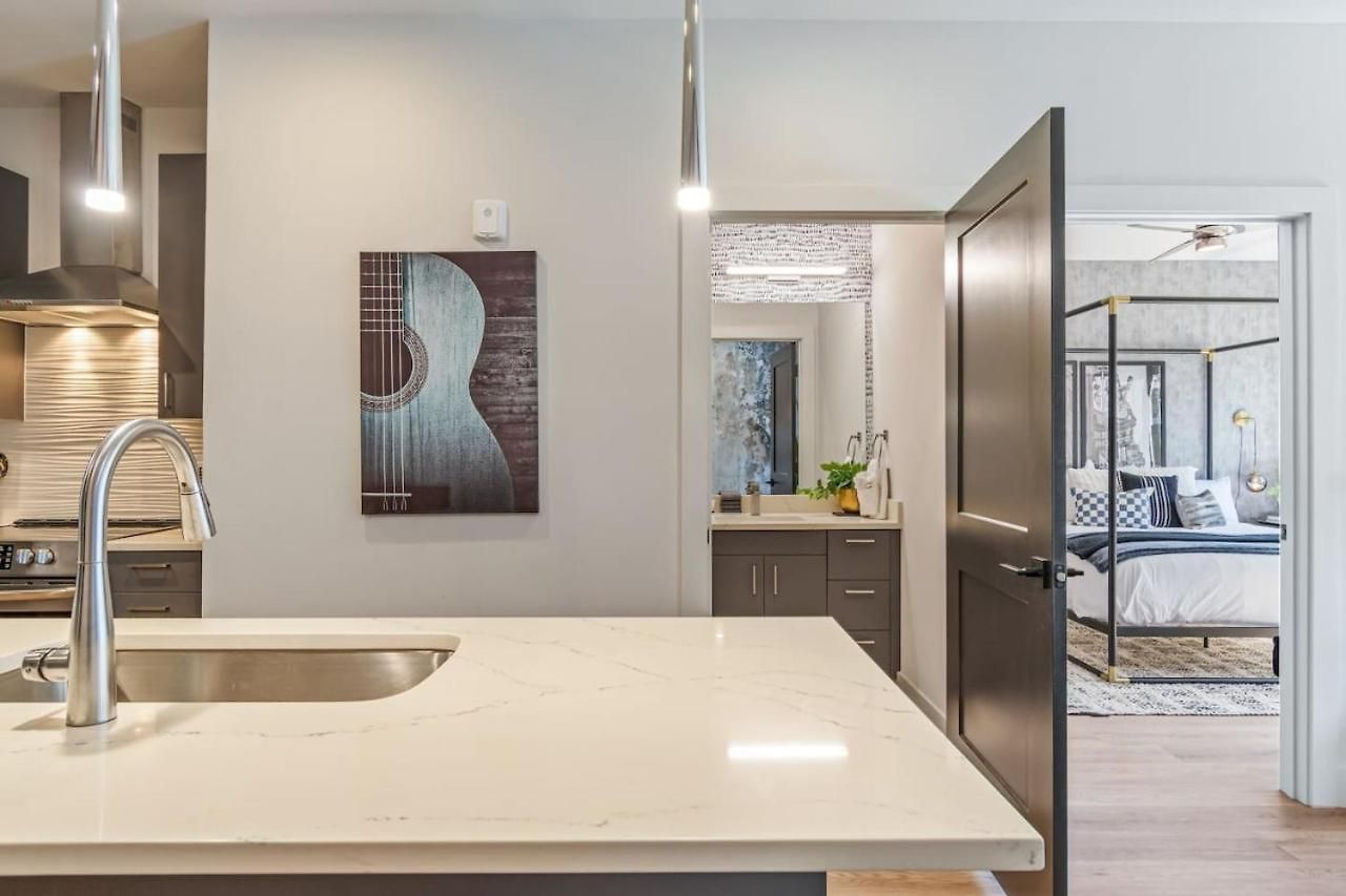 Walk To Nightlife, Vanderbilt, Minutes To Broadway Holiday home Nashville