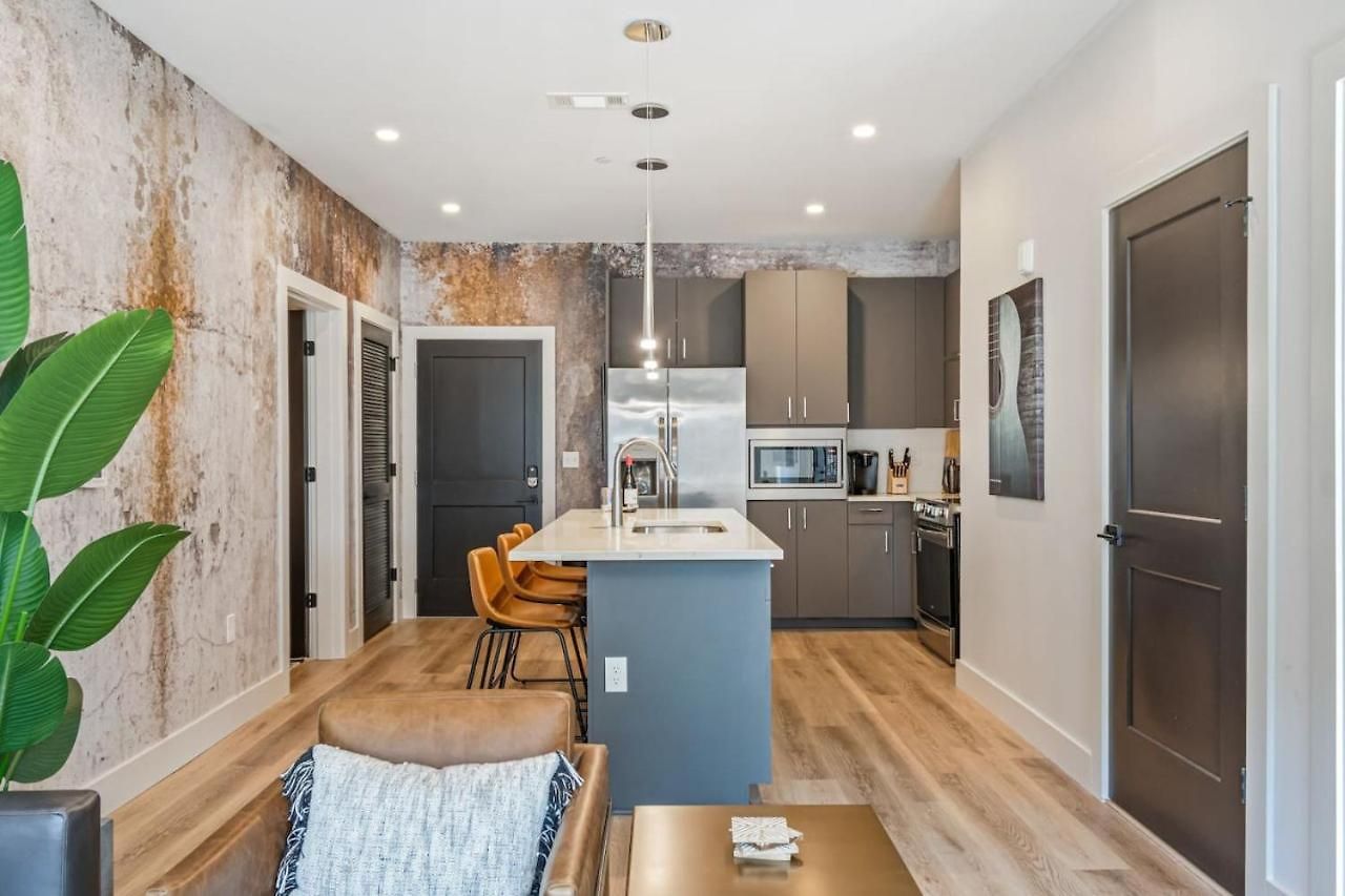 Holiday home Walk To Nightlife, Vanderbilt, Minutes To Broadway *