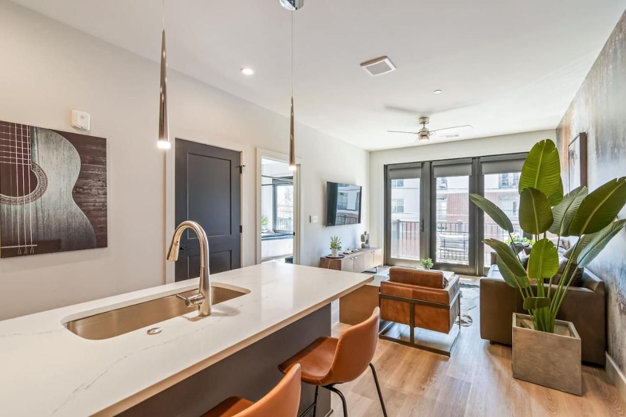 Walk To Nightlife, Vanderbilt, Minutes To Broadway Holiday home Nashville