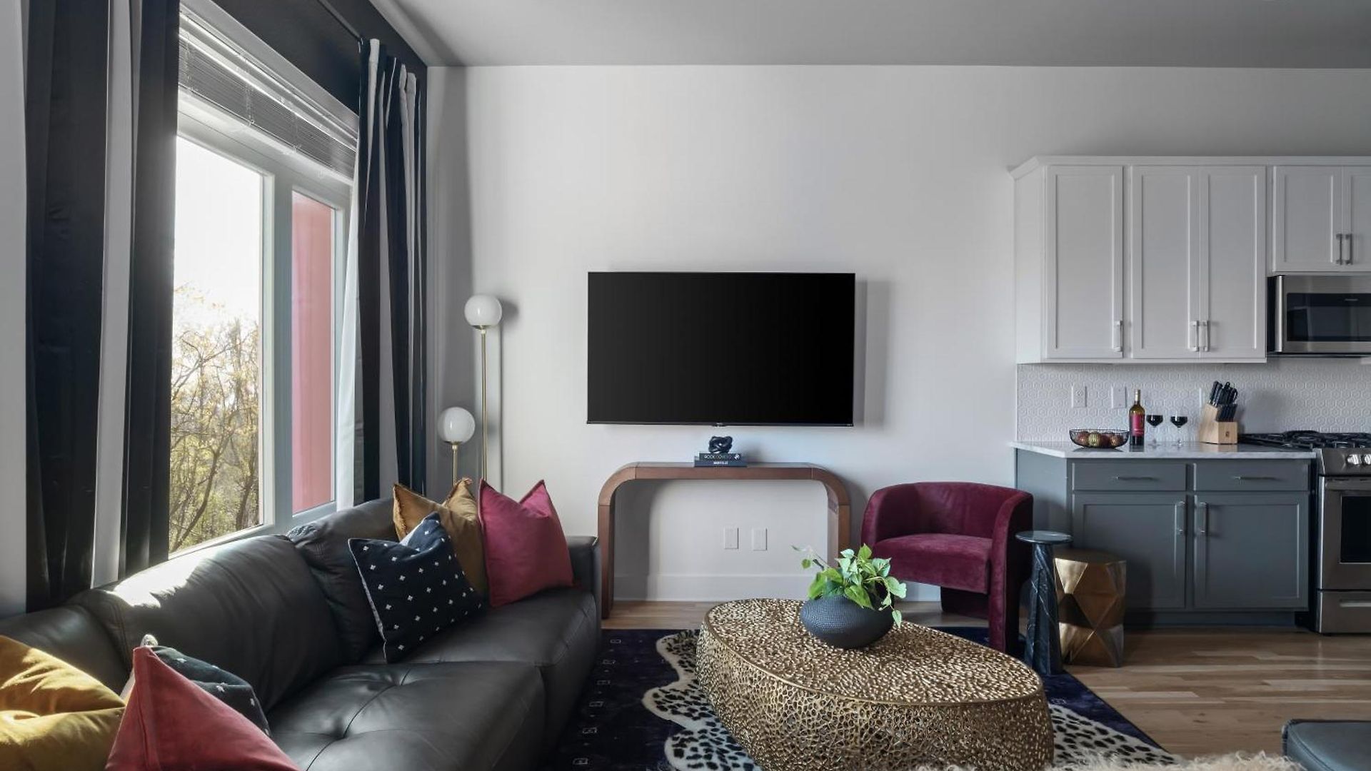 Cool Townhouse Close To Downtown Holiday home