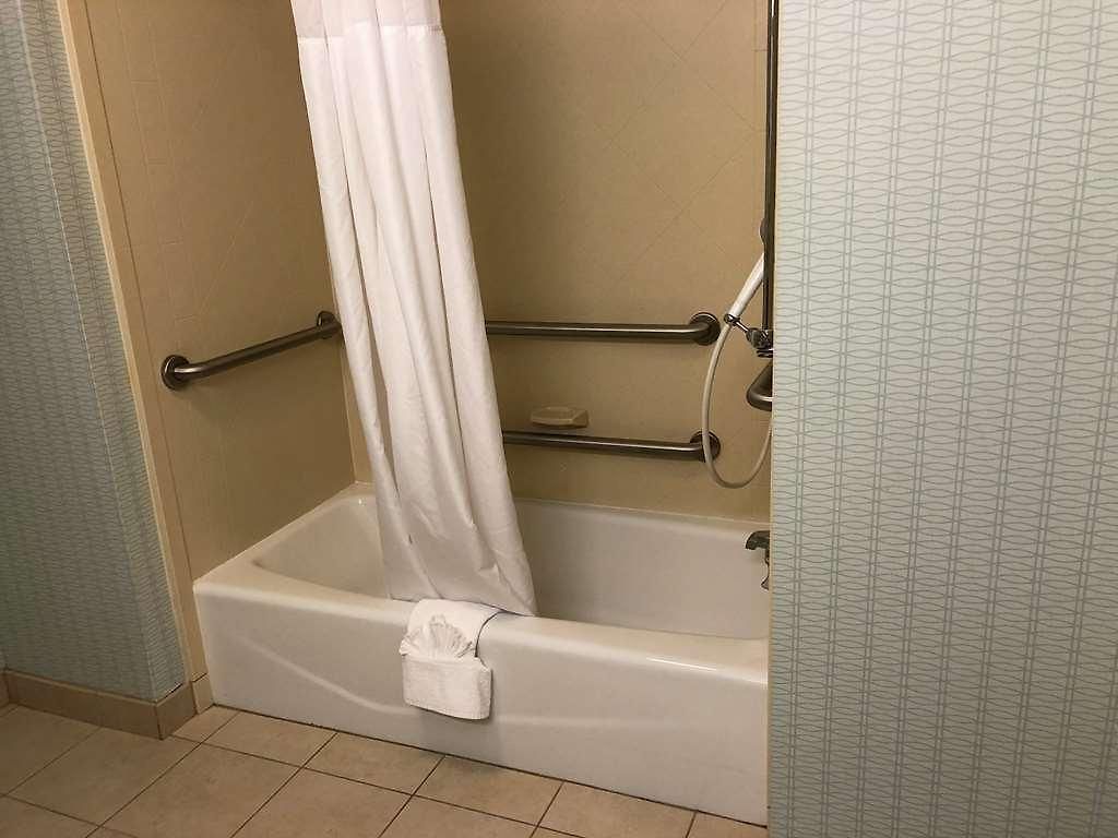 Hampton & At Opryland Nashville