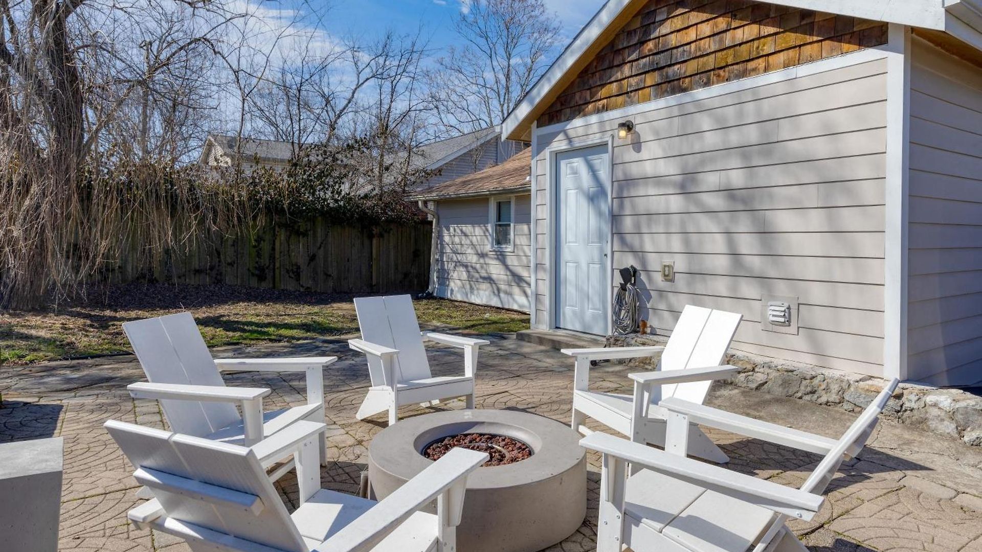 Holiday home Louise By Avantstay Cute W Large Yard Firepit Nashville