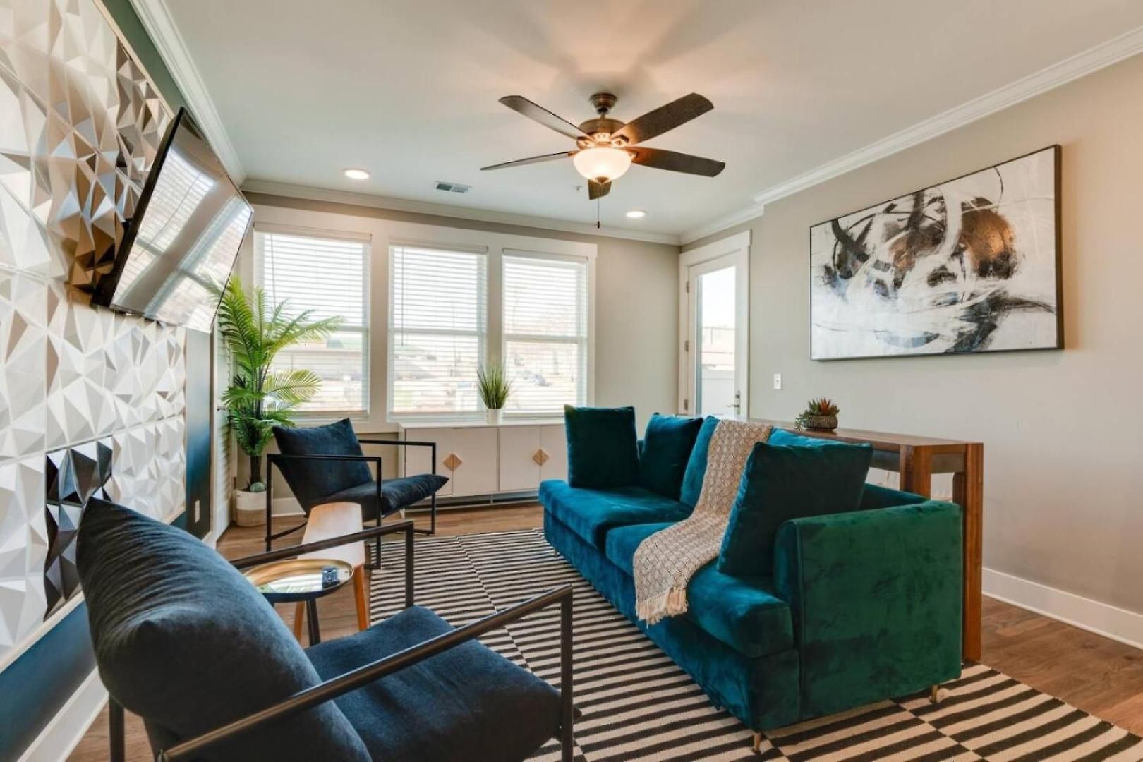 Apartment Nations Sky Retreat 2br Private Rooftop Views *