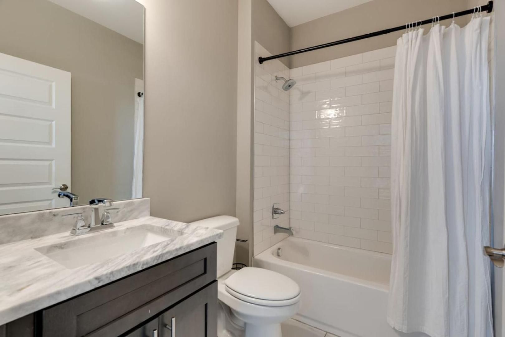 Nations Sky Retreat 2br Private Rooftop Views Nashville