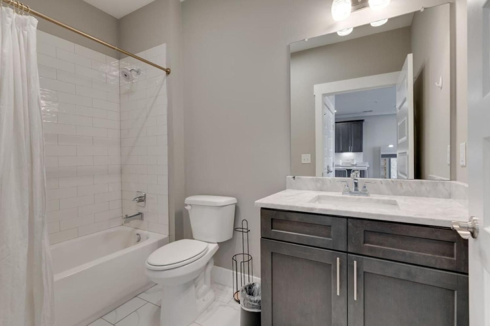 Nations Sky Retreat 2br Private Rooftop Views Apartment *