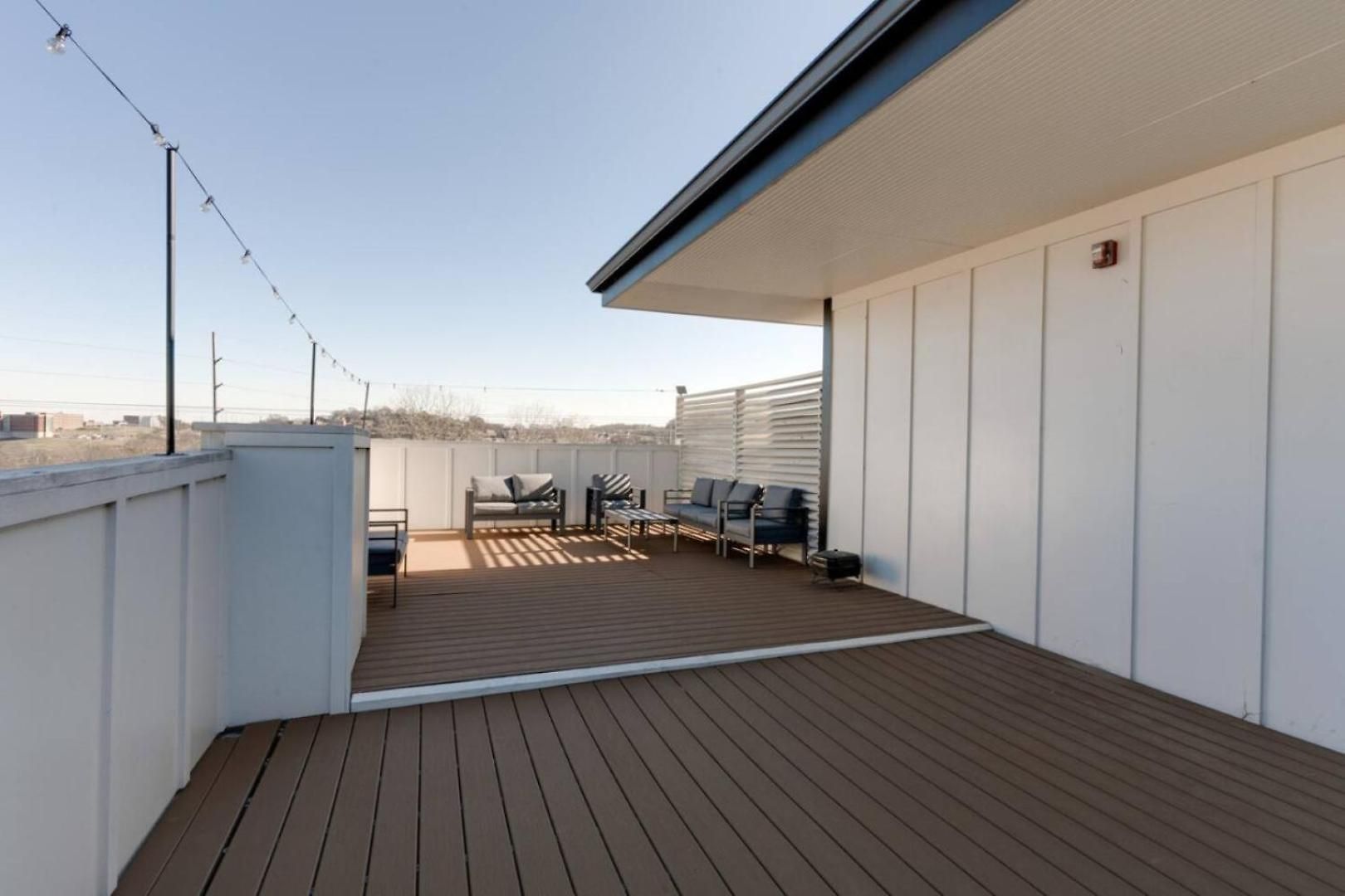 Apartment Nations Sky Retreat 2br Private Rooftop Views