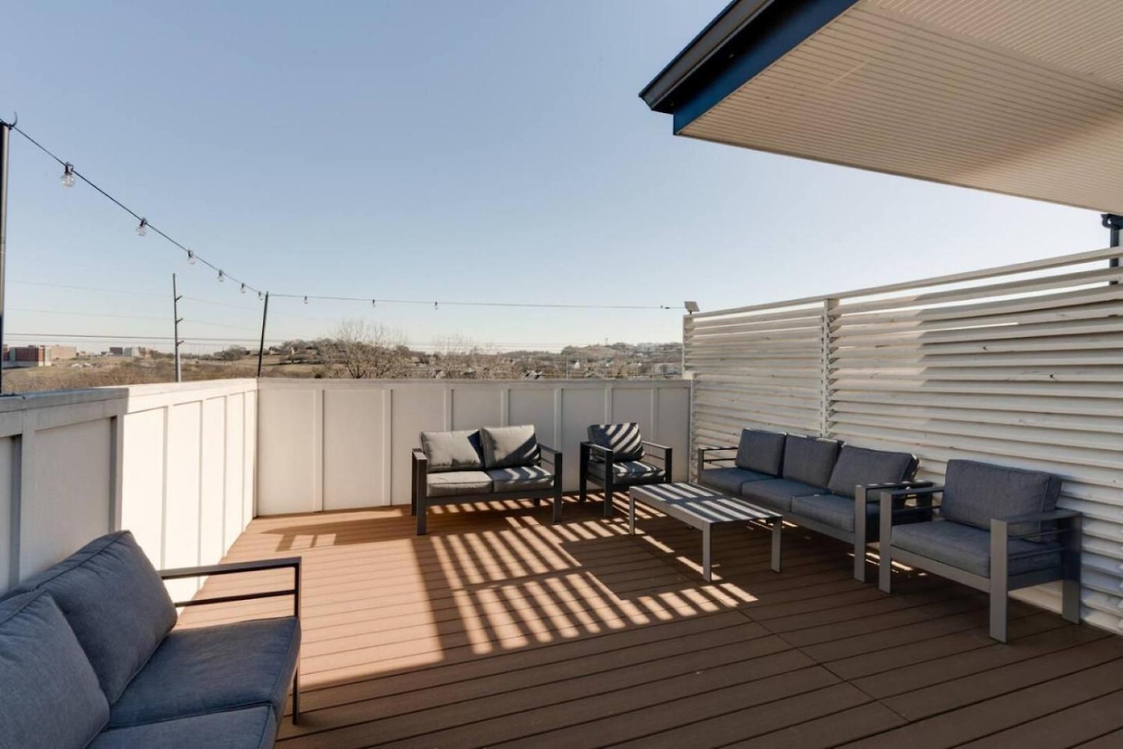 Nations Sky Retreat 2br Private Rooftop Views Nashville