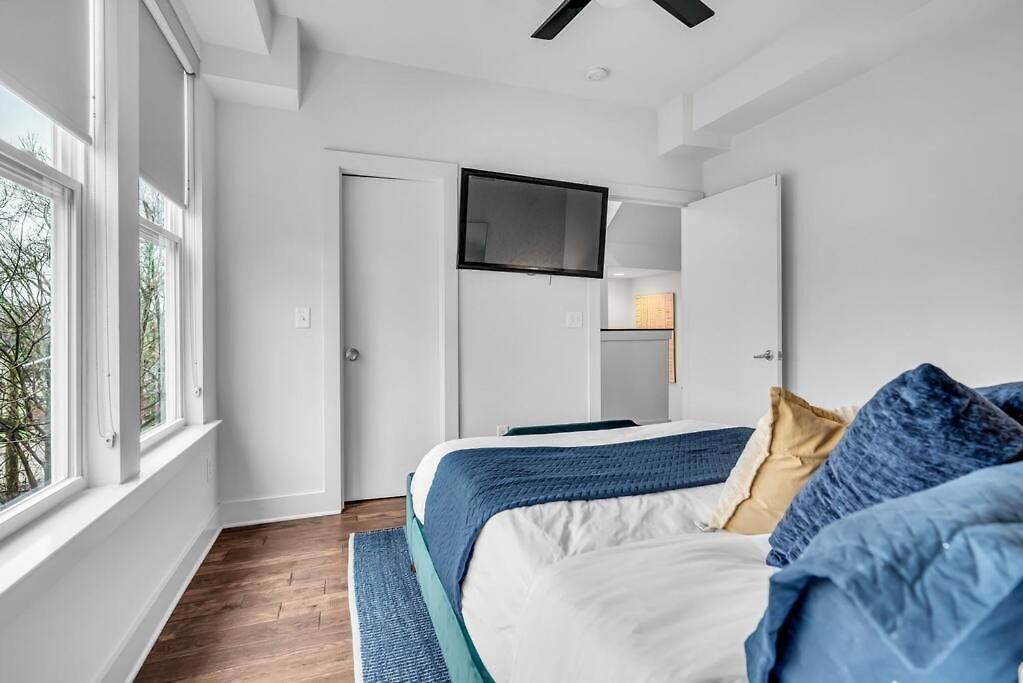 Lux East Nash-hot Tub & Rooftop Patio Holiday home Nashville