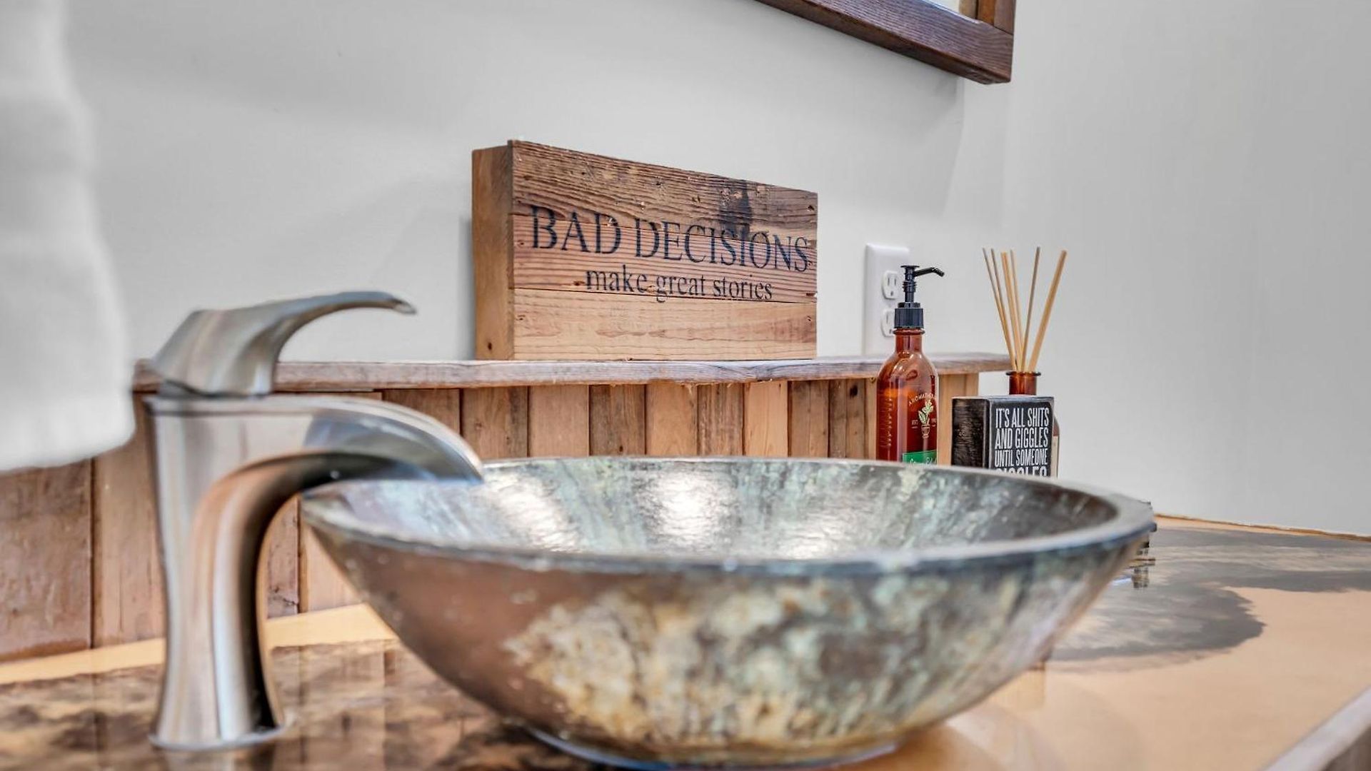 Lux East Nash-hot Tub & Rooftop Patio *