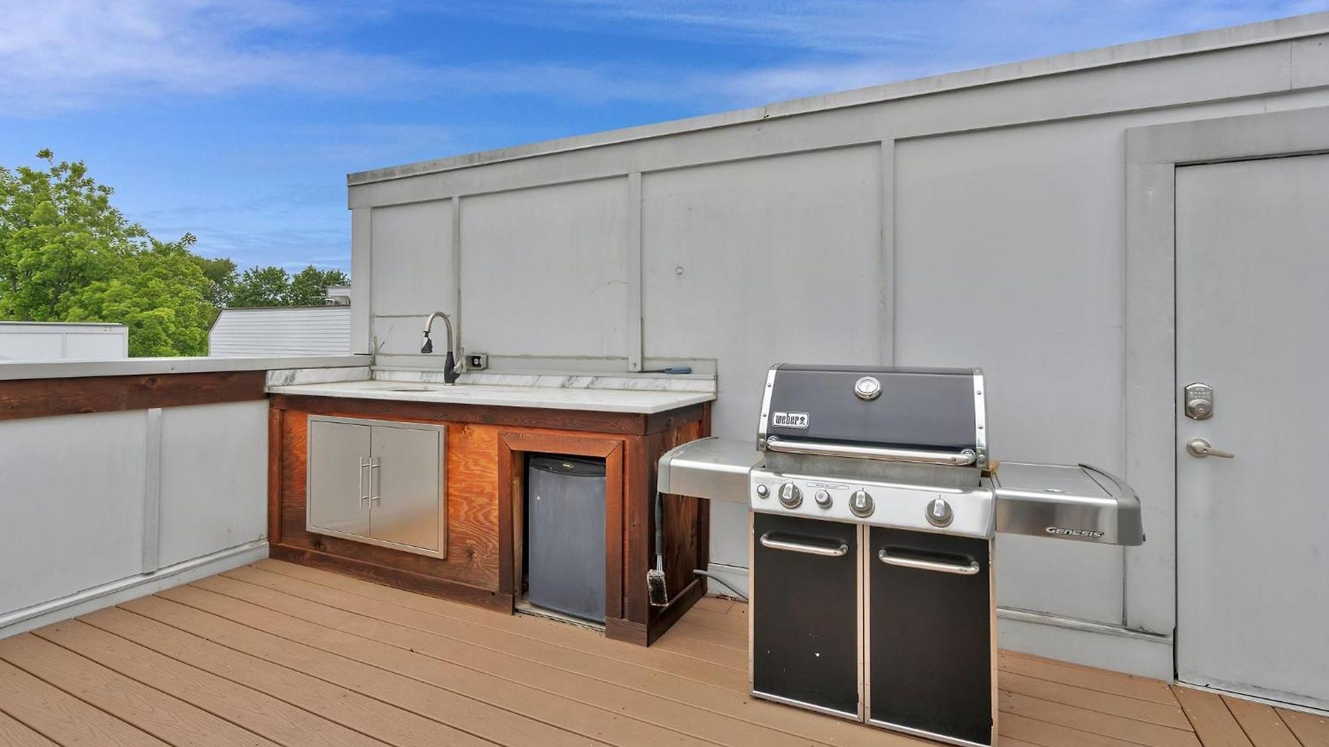 Holiday home Lux East Nash-hot Tub & Rooftop Patio