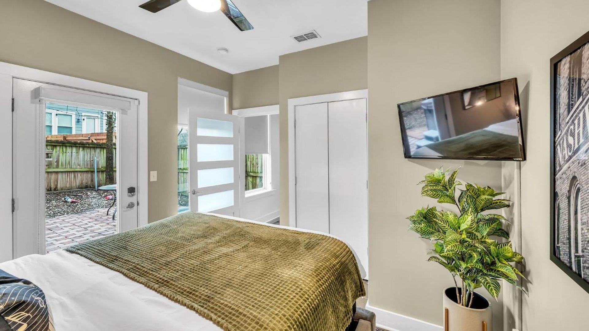 Lux East Nash-hot Tub & Rooftop Patio *